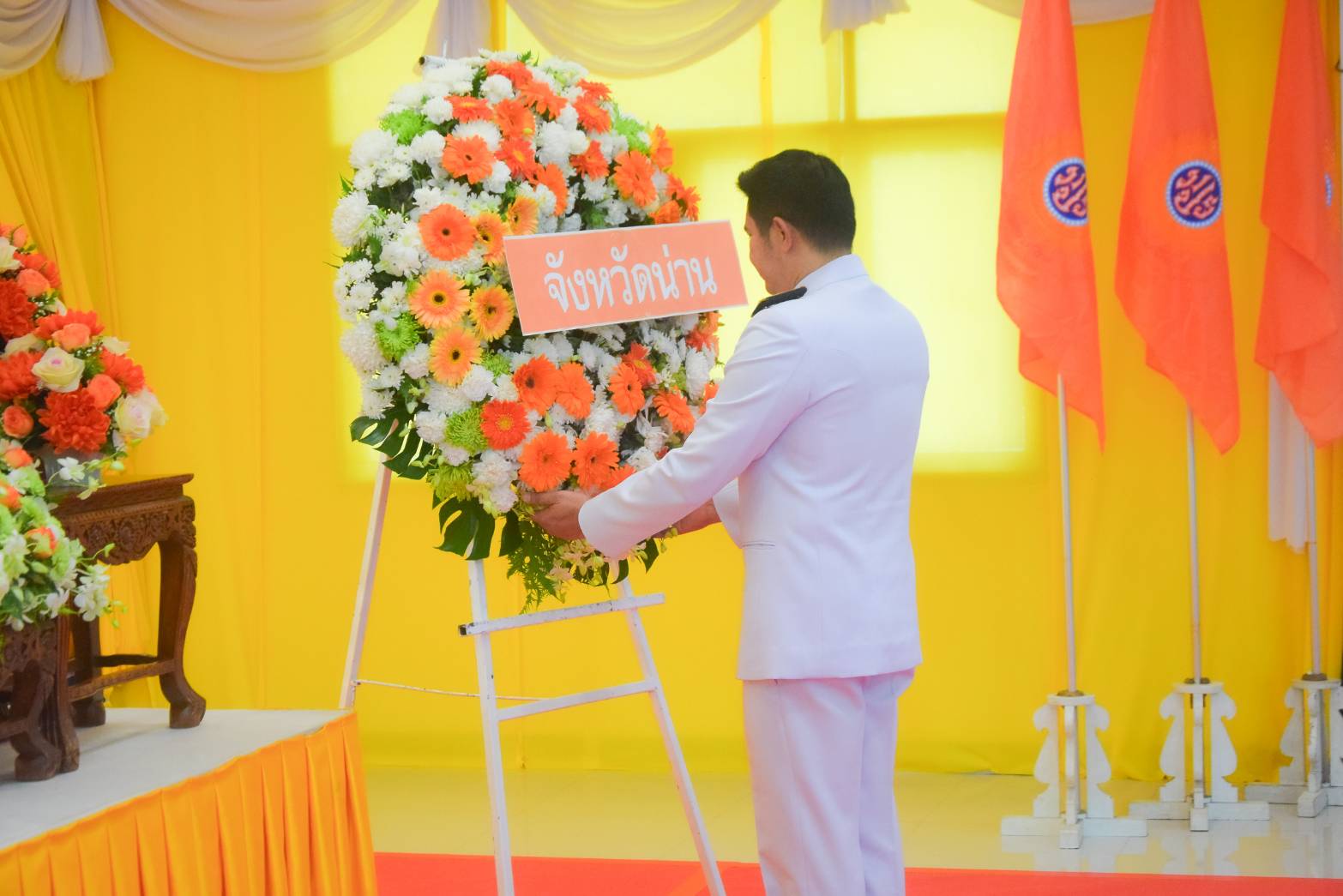 (#)สร้างสรรค์ชุมชน คนพช.น่าน(#) พช.น่าน ร่วมพิธีวางพวงมาลาถวายสักการะ เนื่องในวันคล้ายวันสวรรคตพระบาทสมเด็จพระจอมเกล้าเจ้าอยู่หัว