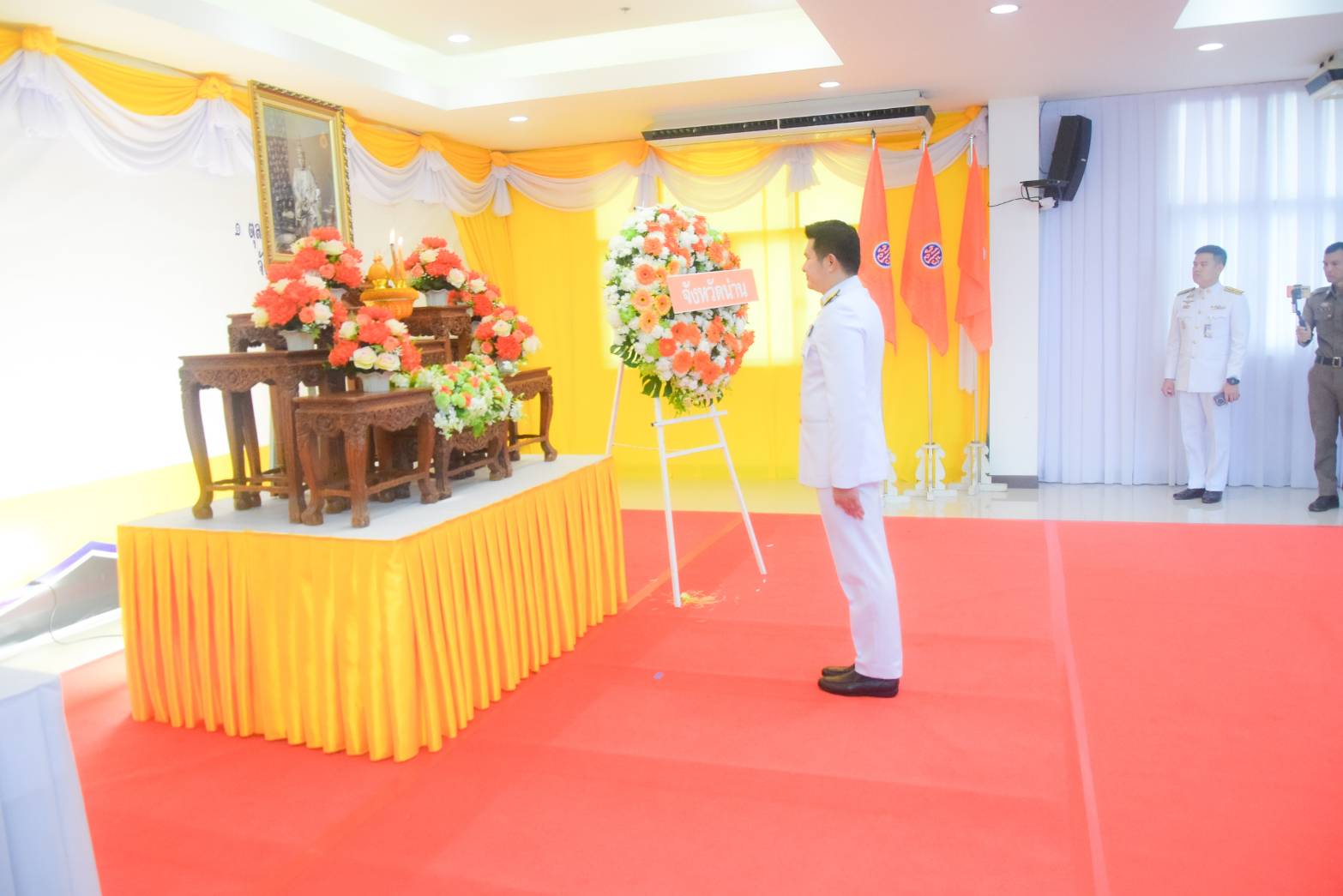 (#)สร้างสรรค์ชุมชน คนพช.น่าน(#) พช.น่าน ร่วมพิธีวางพวงมาลาถวายสักการะ เนื่องในวันคล้ายวันสวรรคตพระบาทสมเด็จพระจอมเกล้าเจ้าอยู่หัว