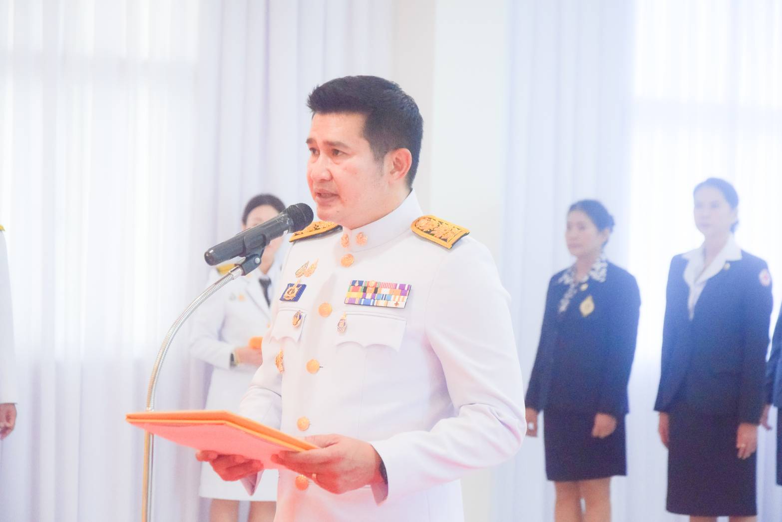 (#)สร้างสรรค์ชุมชน คนพช.น่าน(#) พช.น่าน ร่วมพิธีวางพวงมาลาถวายสักการะ เนื่องในวันคล้ายวันสวรรคตพระบาทสมเด็จพระจอมเกล้าเจ้าอยู่หัว