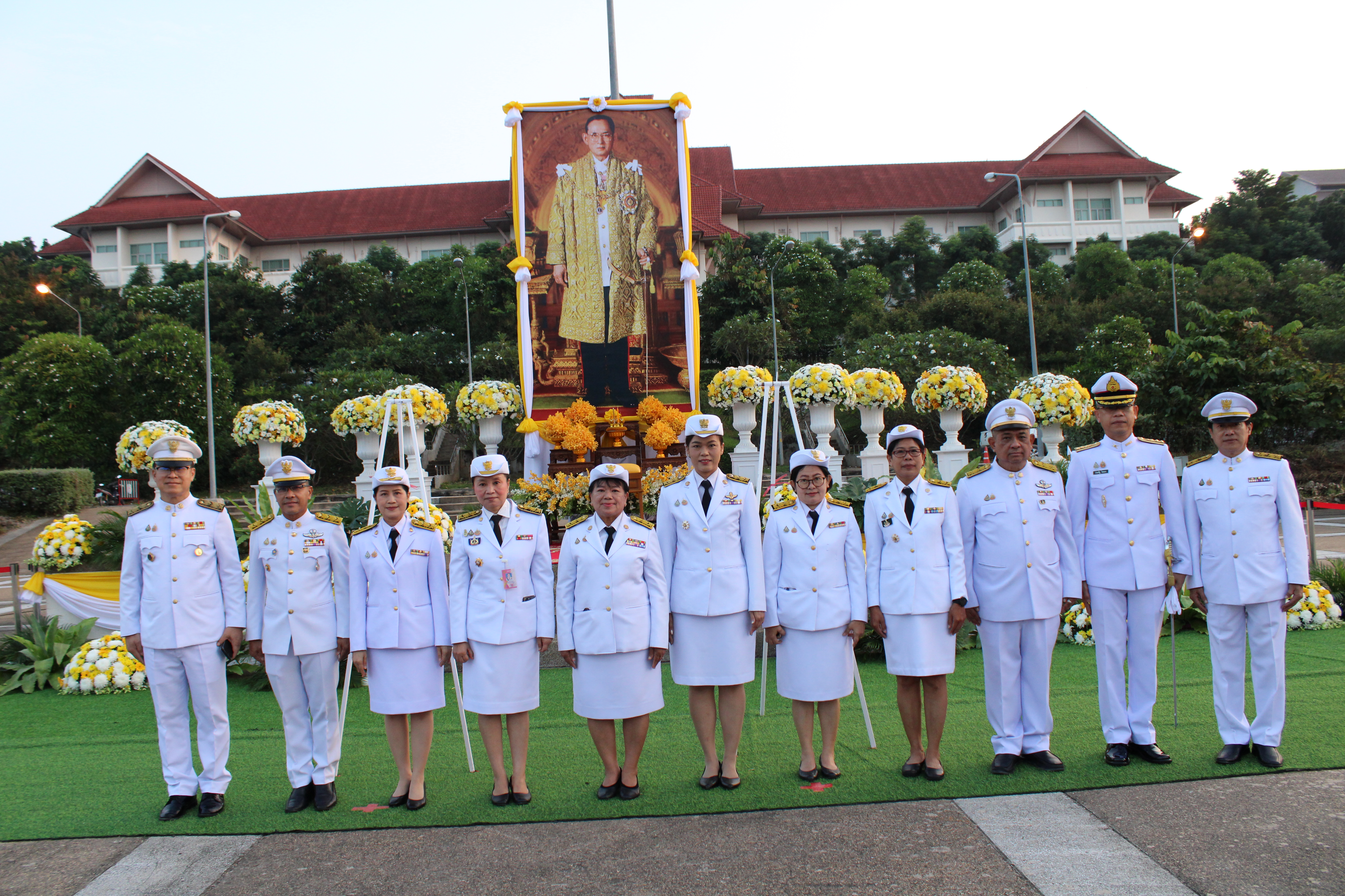 (#)สร้างสรรค์ชุมชน คนพช.น่าน(#) พช.น่าน ร่วมประกอบพิธีวางพวงมาลา เนื่องในวันนวมินทรมหาราช พระบาทสมเด็จพระบรมชนกาธิเบศร มหาภูมิพลอดุลยเดชมหาราช บรมนาถบพิตร