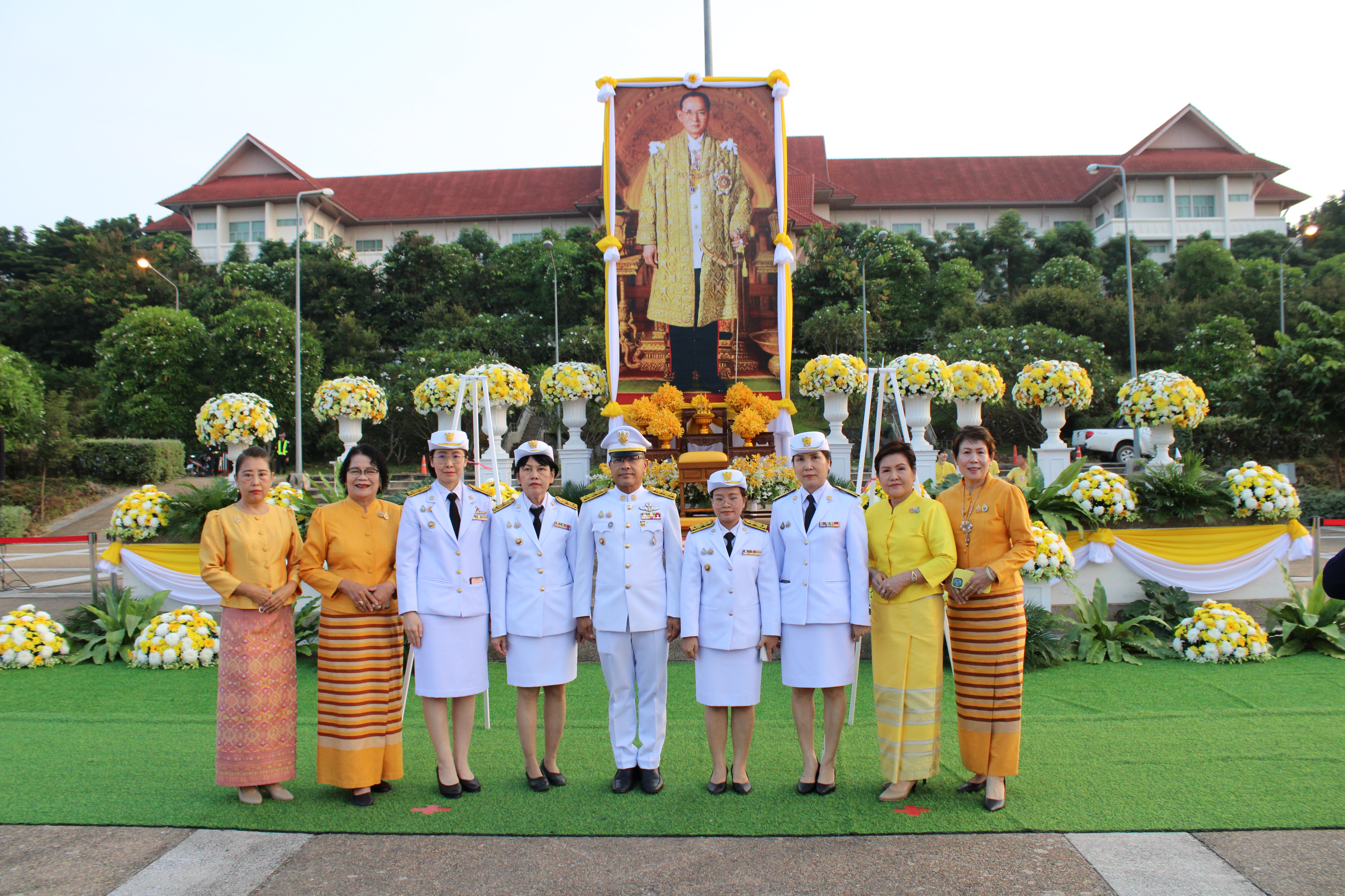 (#)สร้างสรรค์ชุมชน คนพช.น่าน(#) พช.น่าน ร่วมประกอบพิธีวางพวงมาลา เนื่องในวันนวมินทรมหาราช พระบาทสมเด็จพระบรมชนกาธิเบศร มหาภูมิพลอดุลยเดชมหาราช บรมนาถบพิตร