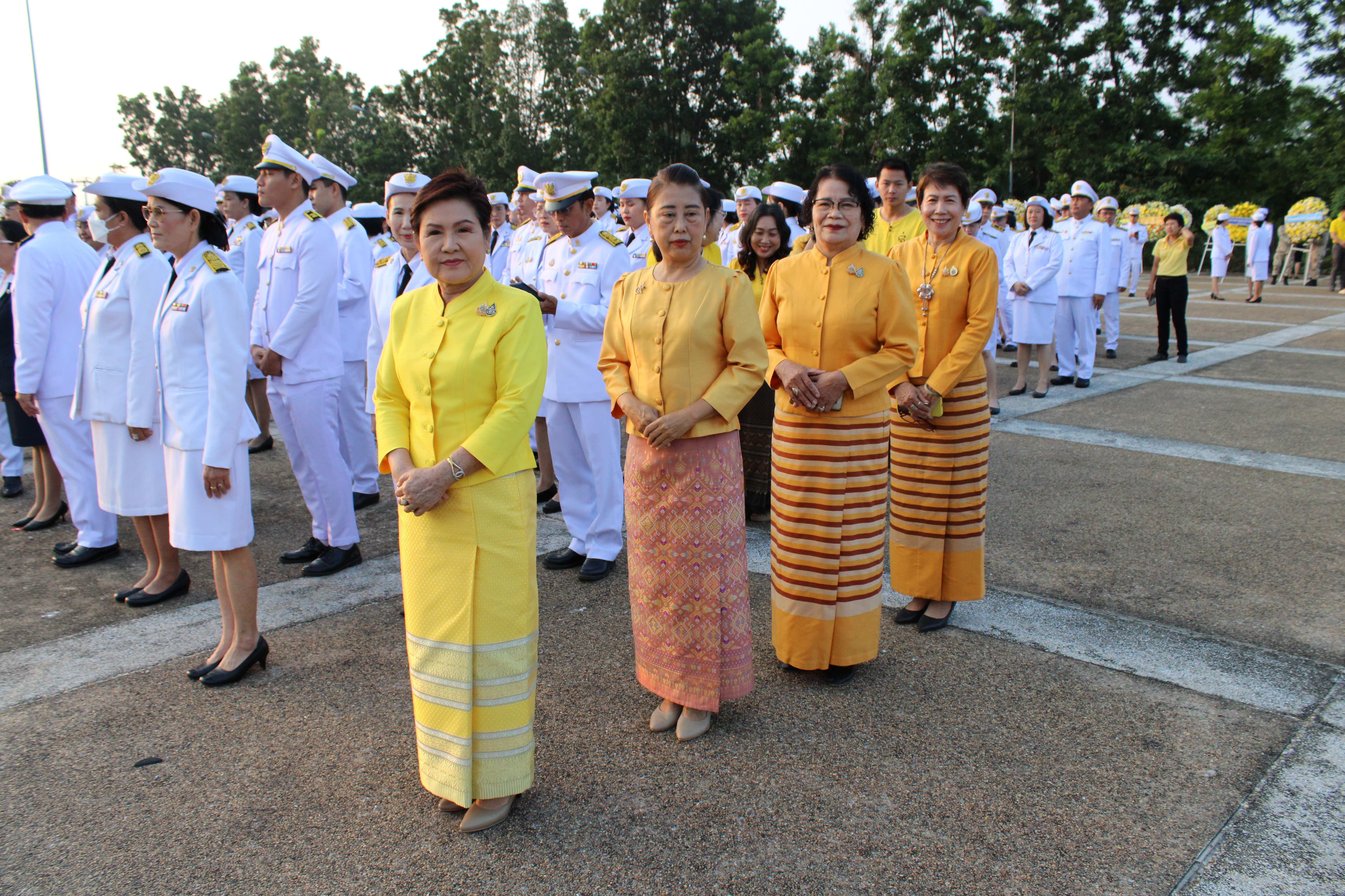 (#)สร้างสรรค์ชุมชน คนพช.น่าน(#) พช.น่าน ร่วมประกอบพิธีวางพวงมาลา เนื่องในวันนวมินทรมหาราช พระบาทสมเด็จพระบรมชนกาธิเบศร มหาภูมิพลอดุลยเดชมหาราช บรมนาถบพิตร