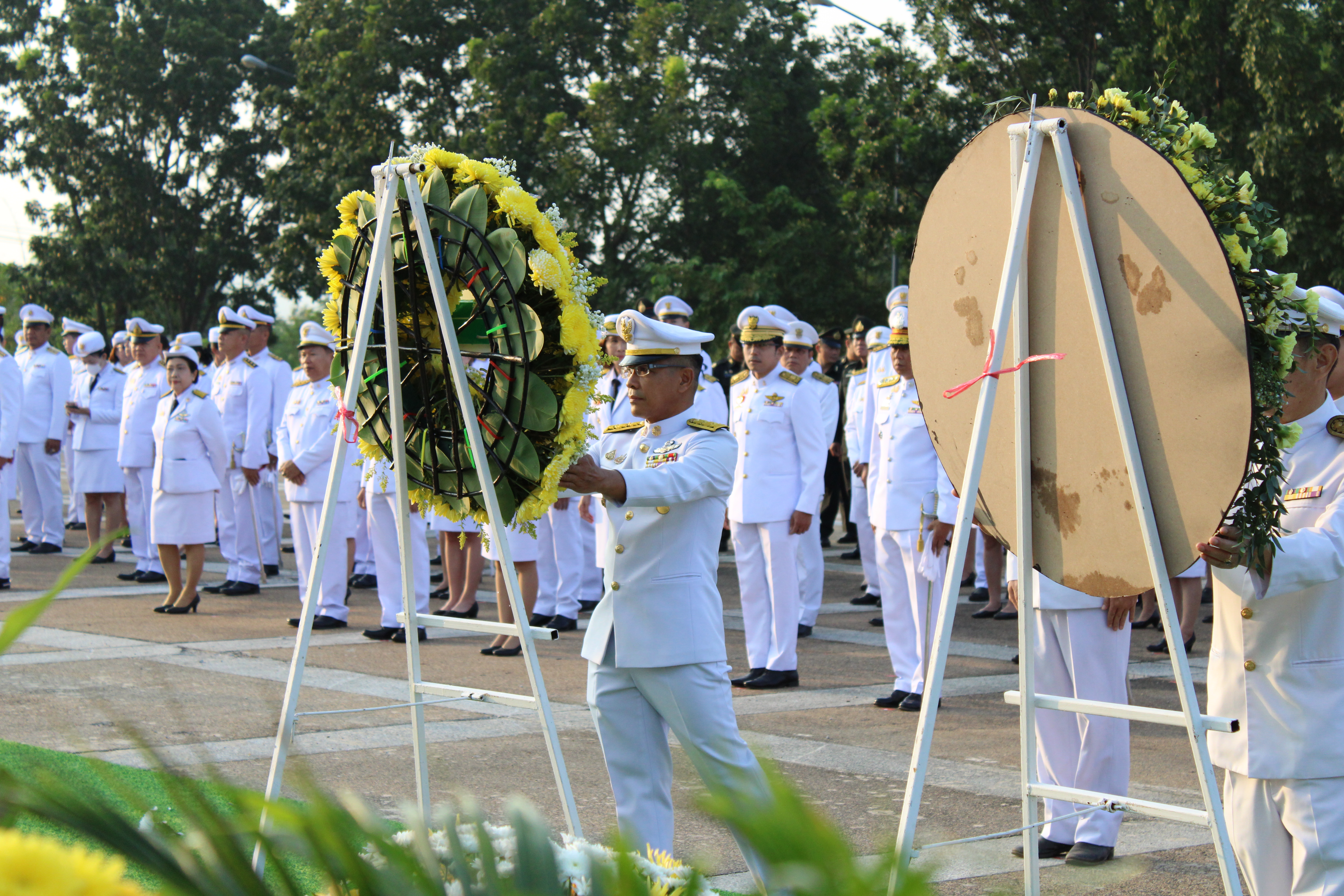(#)สร้างสรรค์ชุมชน คนพช.น่าน(#) พช.น่าน ร่วมประกอบพิธีวางพวงมาลา เนื่องในวันนวมินทรมหาราช พระบาทสมเด็จพระบรมชนกาธิเบศร มหาภูมิพลอดุลยเดชมหาราช บรมนาถบพิตร