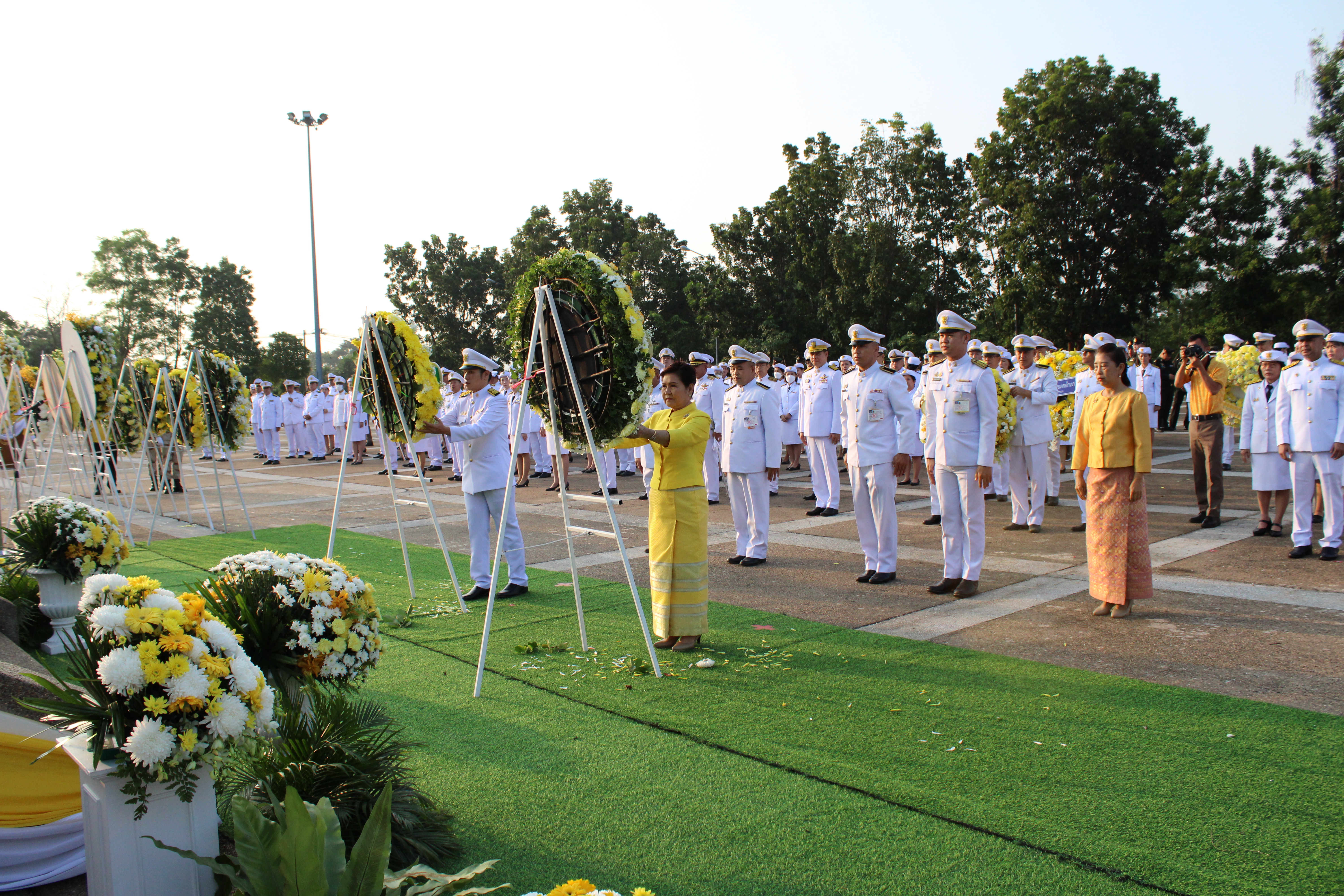 (#)สร้างสรรค์ชุมชน คนพช.น่าน(#) พช.น่าน ร่วมประกอบพิธีวางพวงมาลา เนื่องในวันนวมินทรมหาราช พระบาทสมเด็จพระบรมชนกาธิเบศร มหาภูมิพลอดุลยเดชมหาราช บรมนาถบพิตร