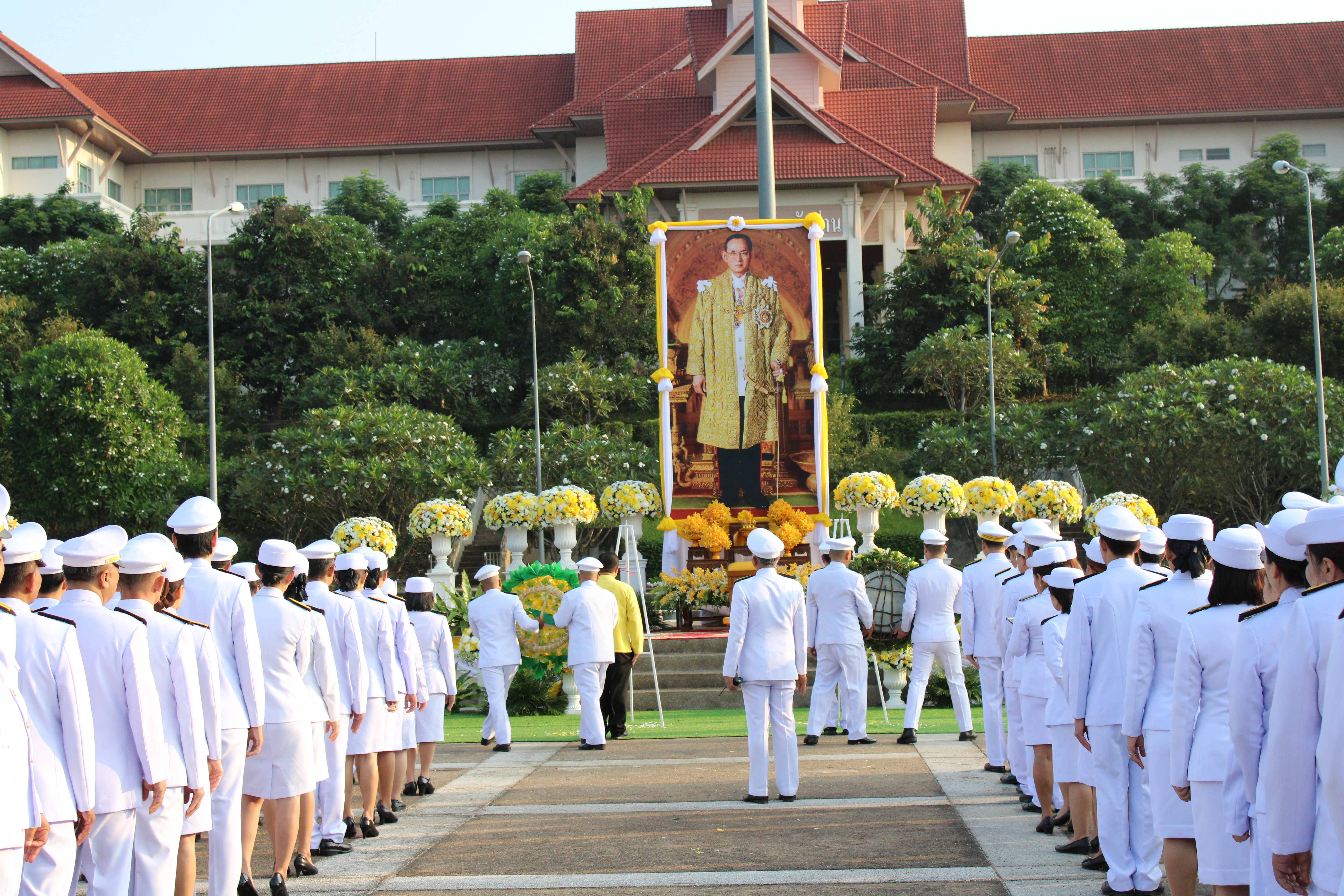 (#)สร้างสรรค์ชุมชน คนพช.น่าน(#) พช.น่าน ร่วมประกอบพิธีวางพวงมาลา เนื่องในวันนวมินทรมหาราช พระบาทสมเด็จพระบรมชนกาธิเบศร มหาภูมิพลอดุลยเดชมหาราช บรมนาถบพิตร