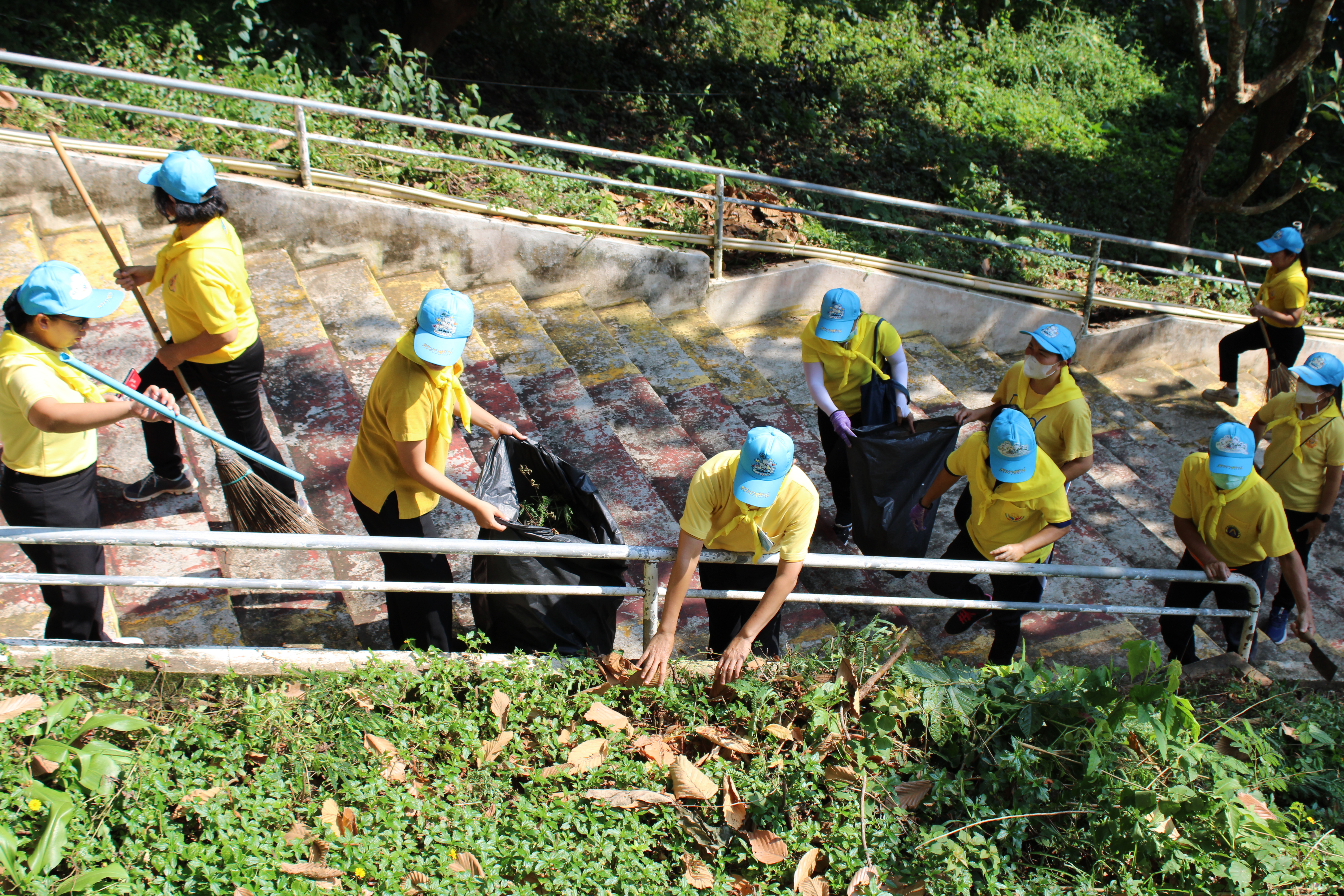 (#)สร้างสรรค์ชุมชน คนพช.น่าน(#) พช.น่าน ร่วมกิจกรรมจิตอาสาพัฒนา เนื่องในวันคล้ายวันสวรรคตของพระบาทสมเด็จพระบรมชนกาธิเบศร มหาภูมิพลอดุลยเดชมหาราช บรมราชบพิตร