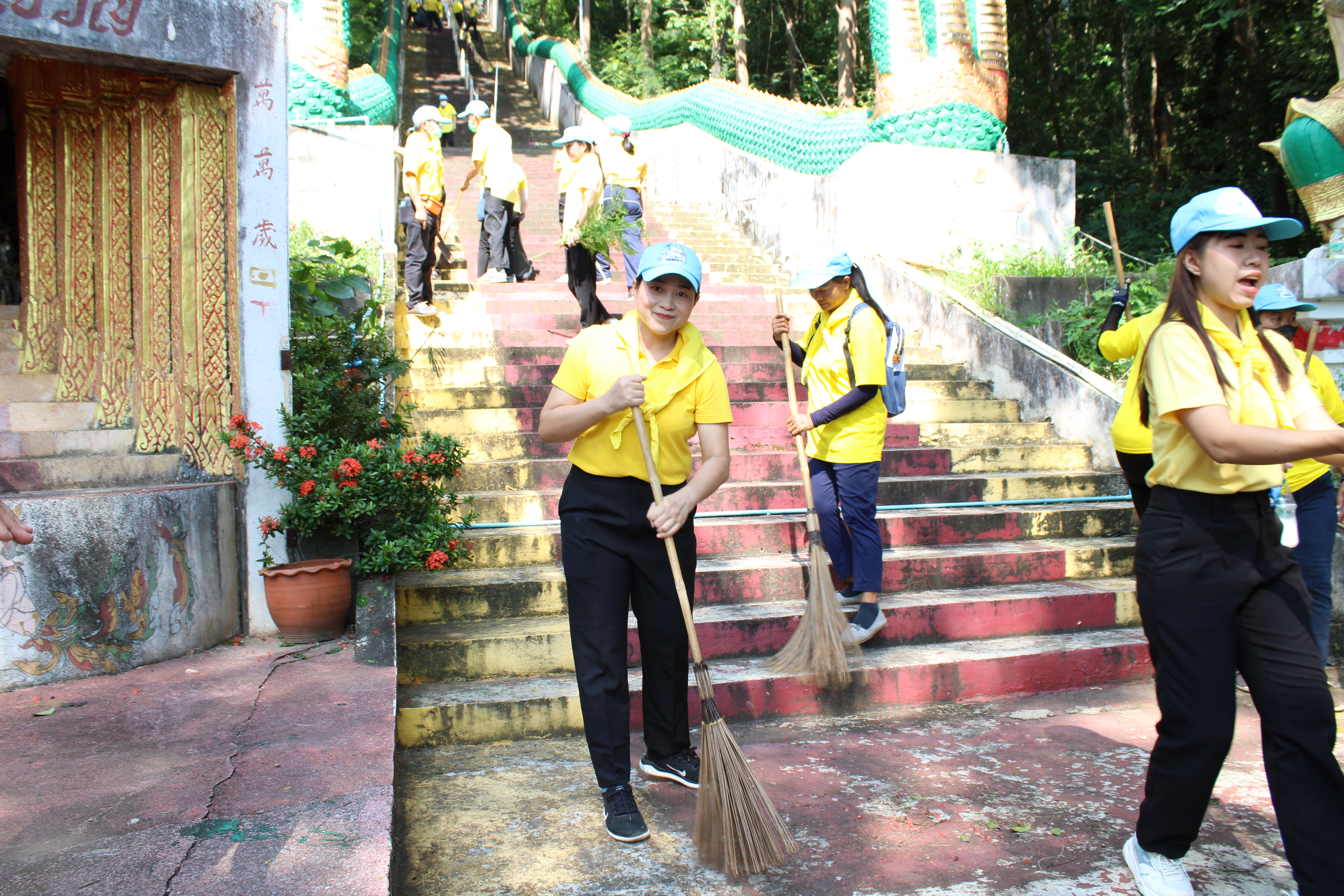 (#)สร้างสรรค์ชุมชน คนพช.น่าน(#) พช.น่าน ร่วมกิจกรรมจิตอาสาพัฒนา เนื่องในวันคล้ายวันสวรรคตของพระบาทสมเด็จพระบรมชนกาธิเบศร มหาภูมิพลอดุลยเดชมหาราช บรมราชบพิตร