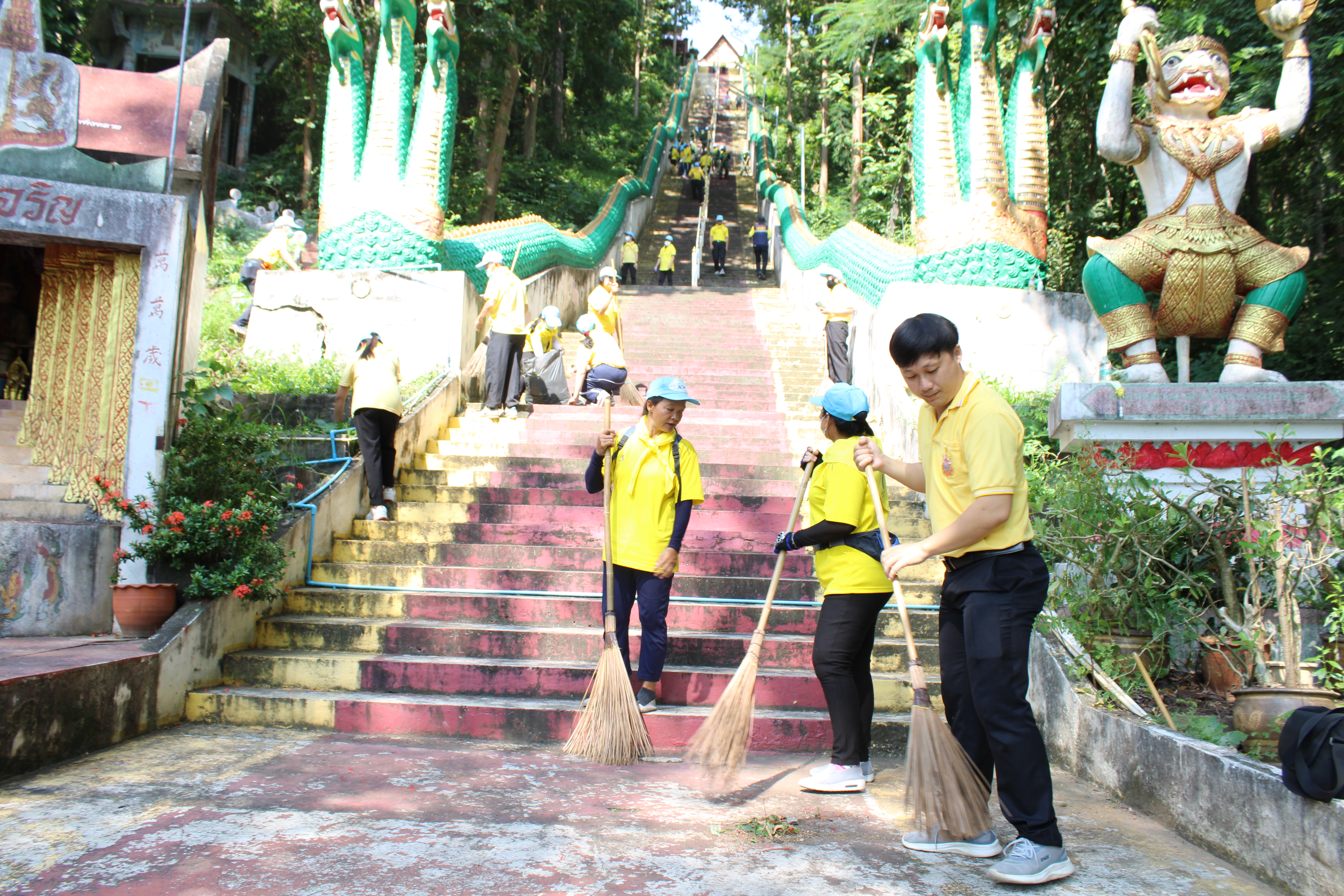 (#)สร้างสรรค์ชุมชน คนพช.น่าน(#) พช.น่าน ร่วมกิจกรรมจิตอาสาพัฒนา เนื่องในวันคล้ายวันสวรรคตของพระบาทสมเด็จพระบรมชนกาธิเบศร มหาภูมิพลอดุลยเดชมหาราช บรมราชบพิตร