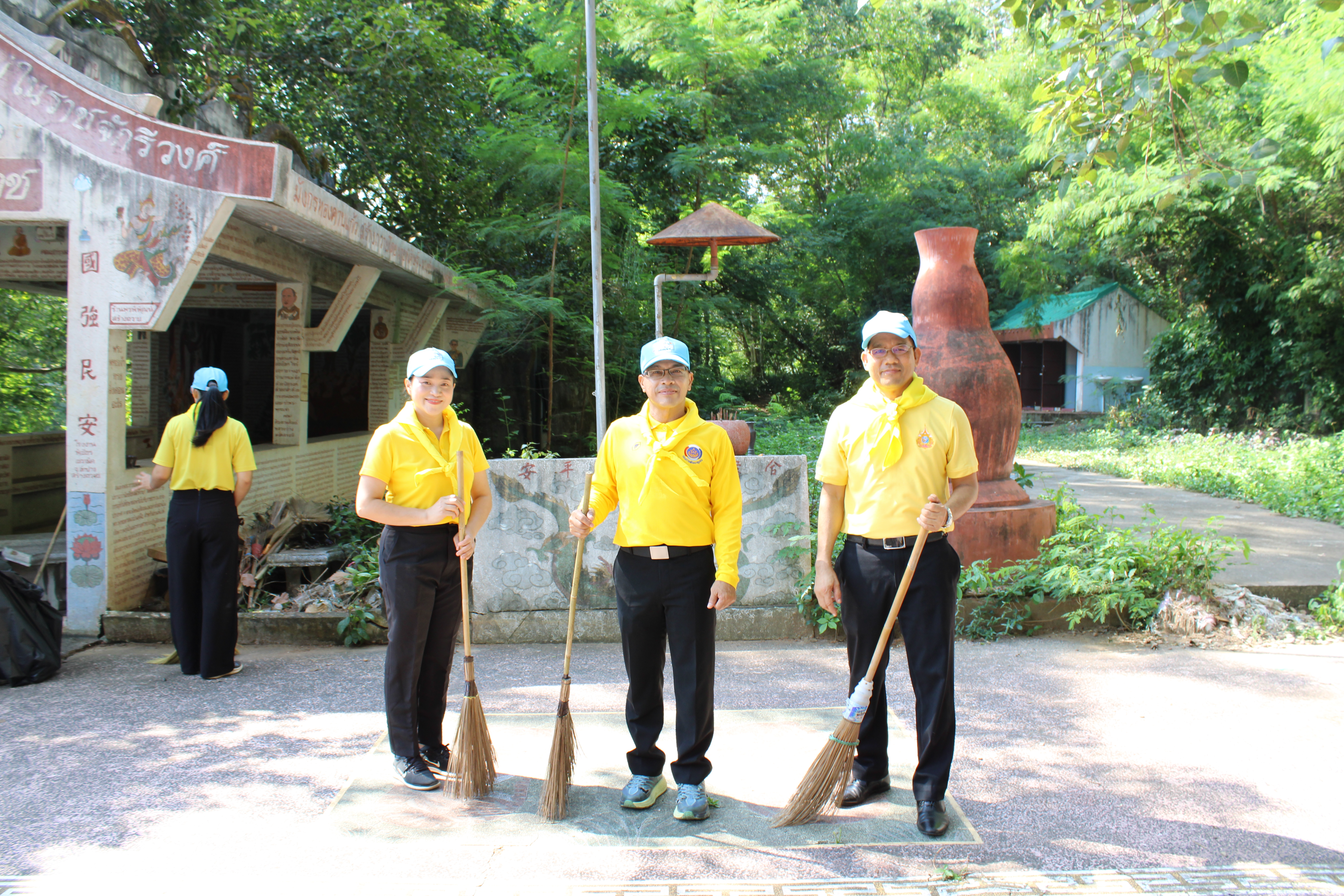 (#)สร้างสรรค์ชุมชน คนพช.น่าน(#) พช.น่าน ร่วมกิจกรรมจิตอาสาพัฒนา เนื่องในวันคล้ายวันสวรรคตของพระบาทสมเด็จพระบรมชนกาธิเบศร มหาภูมิพลอดุลยเดชมหาราช บรมราชบพิตร