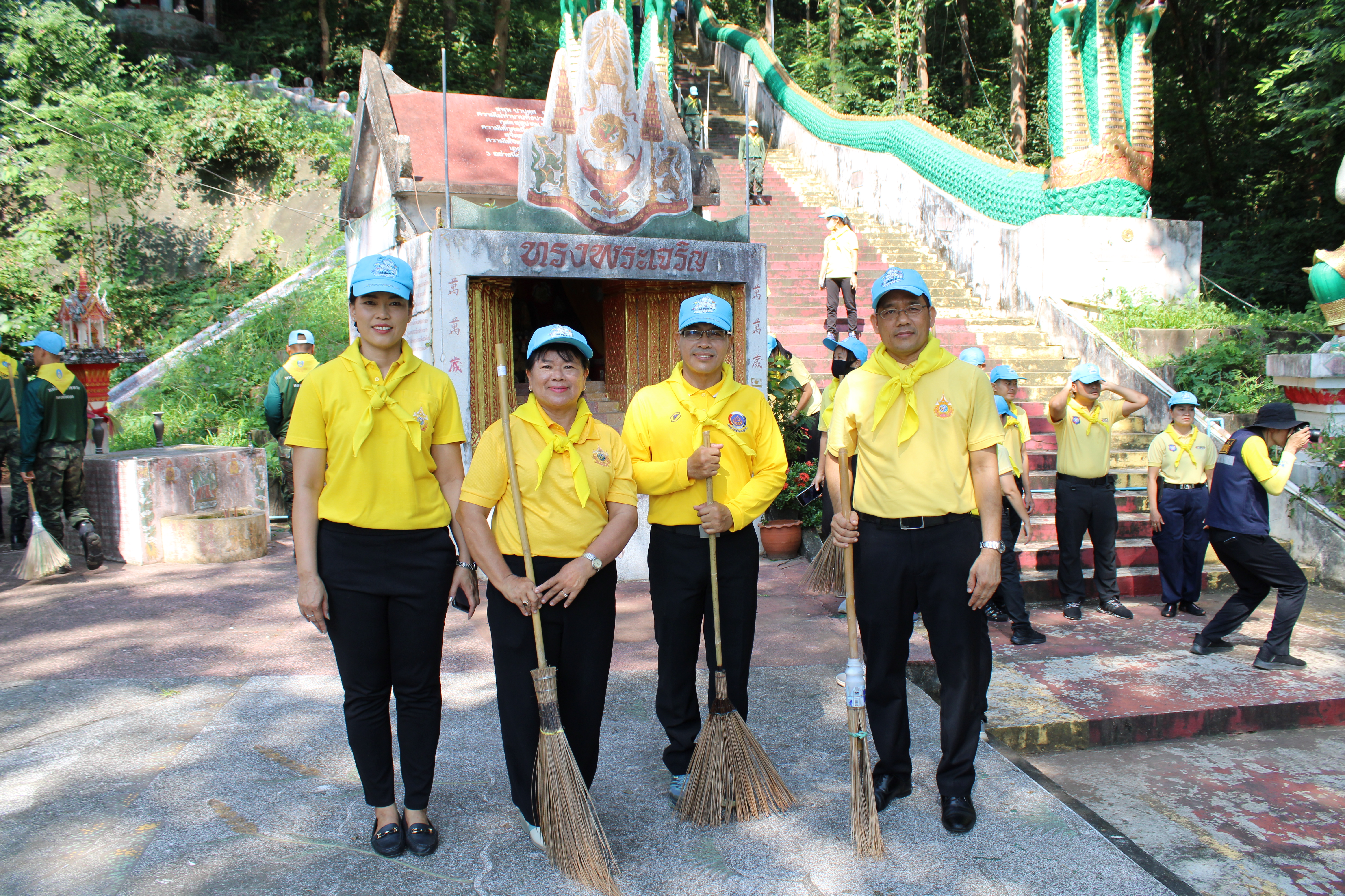 (#)สร้างสรรค์ชุมชน คนพช.น่าน(#) พช.น่าน ร่วมกิจกรรมจิตอาสาพัฒนา เนื่องในวันคล้ายวันสวรรคตของพระบาทสมเด็จพระบรมชนกาธิเบศร มหาภูมิพลอดุลยเดชมหาราช บรมราชบพิตร