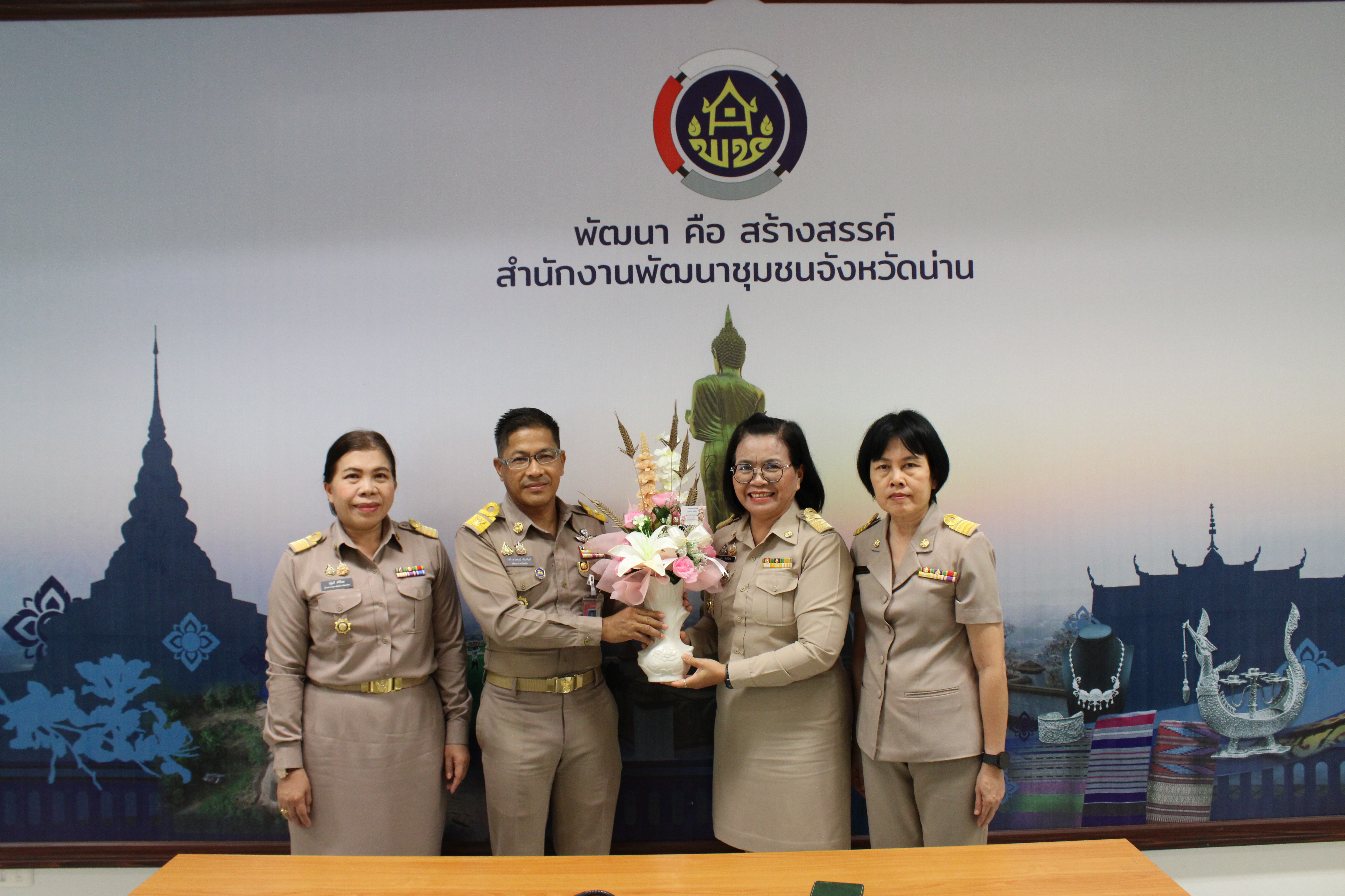 (#)สร้างสรรค์ชุมชน คนพช.น่าน(#) พช.น่าน แสดงความยินดีกับข้าราชการที่ได้รับการแต่งตั้งให้ดำรงตำแหน่ง พัฒนาการอำเภอ และผู้ช่วย ผอ.กลุ่มงานสารสนเทศฯ