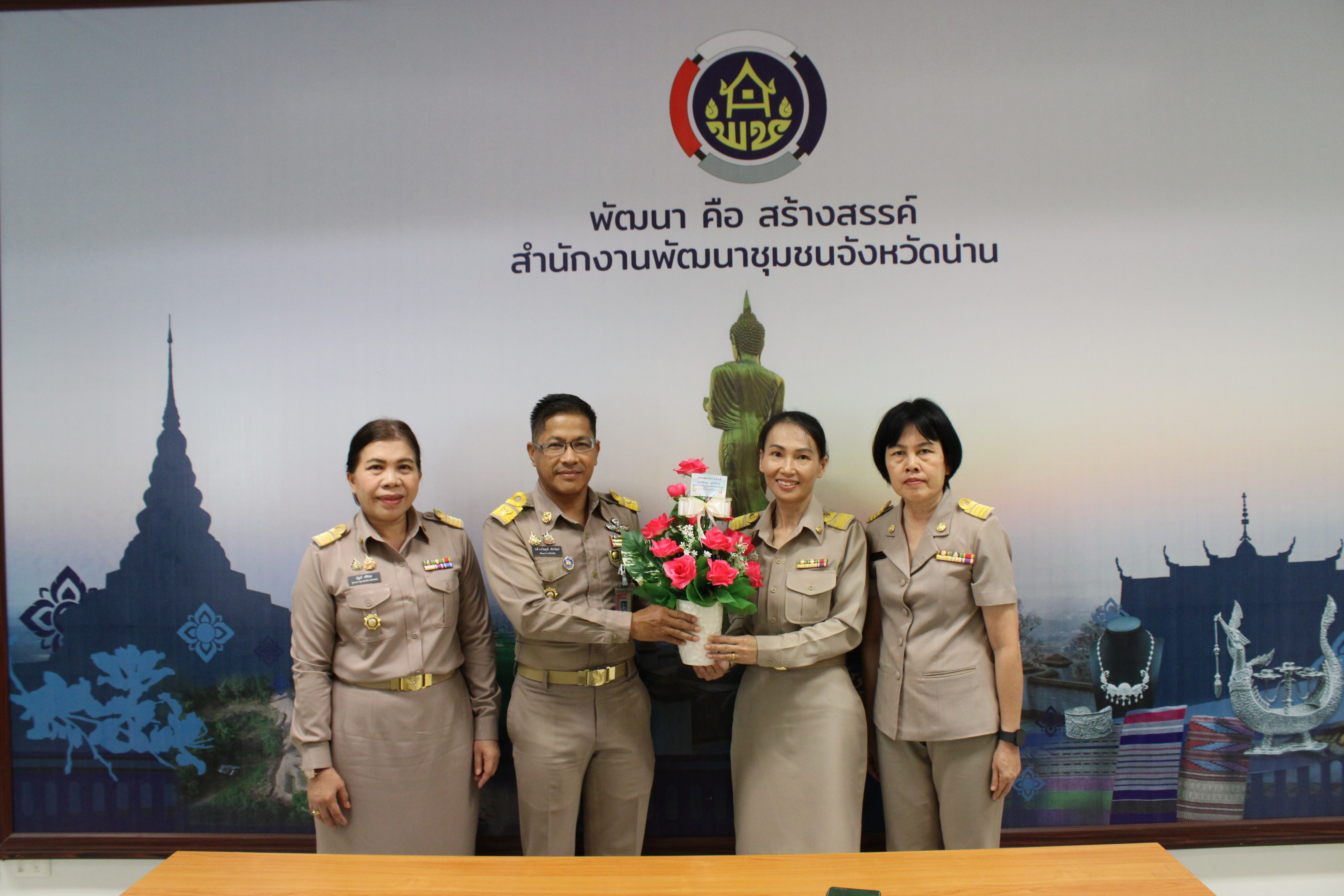 (#)สร้างสรรค์ชุมชน คนพช.น่าน(#) พช.น่าน แสดงความยินดีกับข้าราชการที่ได้รับการแต่งตั้งให้ดำรงตำแหน่ง พัฒนาการอำเภอ และผู้ช่วย ผอ.กลุ่มงานสารสนเทศฯ