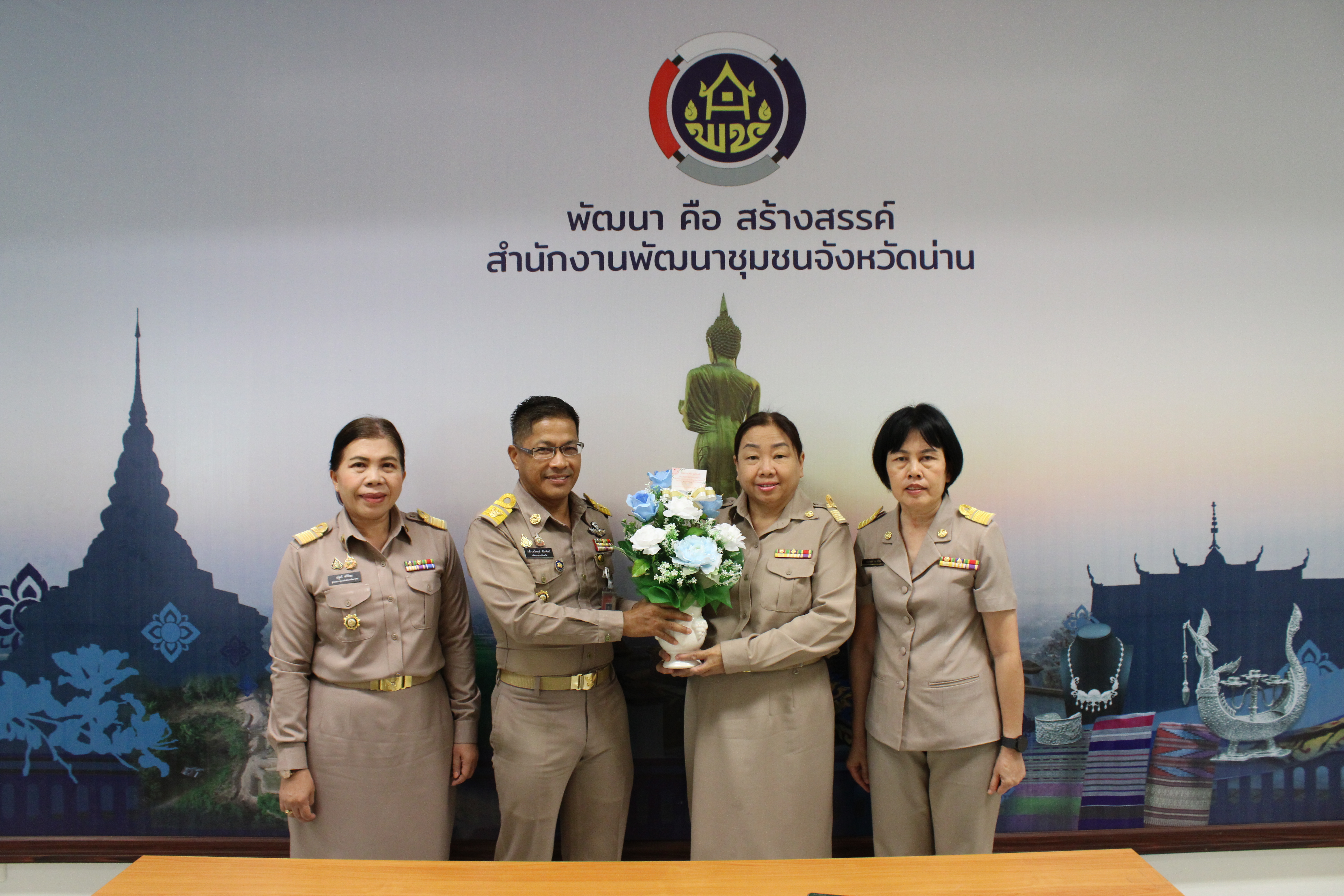 (#)สร้างสรรค์ชุมชน คนพช.น่าน(#) พช.น่าน แสดงความยินดีกับข้าราชการที่ได้รับการแต่งตั้งให้ดำรงตำแหน่ง พัฒนาการอำเภอ และผู้ช่วย ผอ.กลุ่มงานสารสนเทศฯ