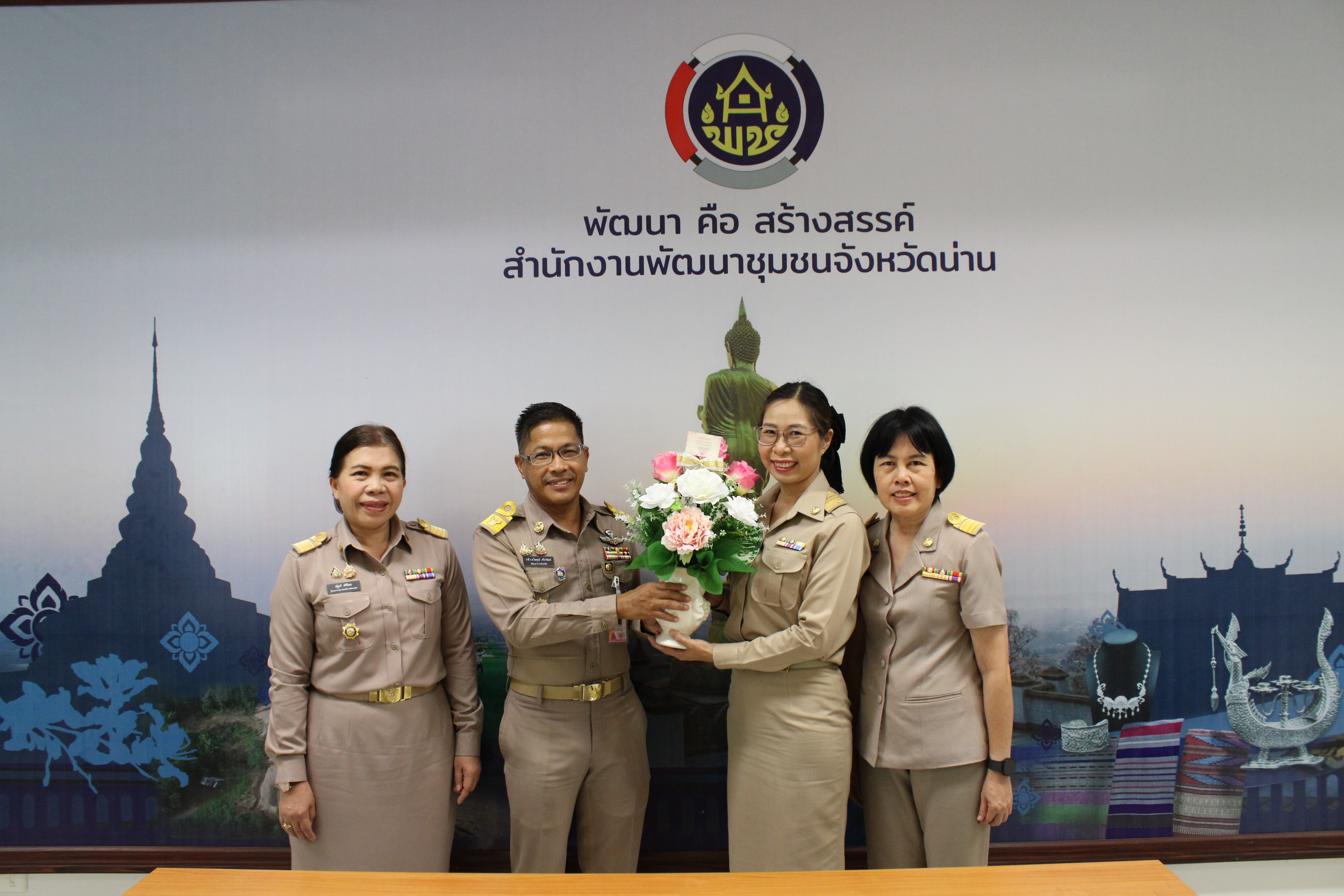 (#)สร้างสรรค์ชุมชน คนพช.น่าน(#) พช.น่าน แสดงความยินดีกับข้าราชการที่ได้รับการแต่งตั้งให้ดำรงตำแหน่ง พัฒนาการอำเภอ และผู้ช่วย ผอ.กลุ่มงานสารสนเทศฯ