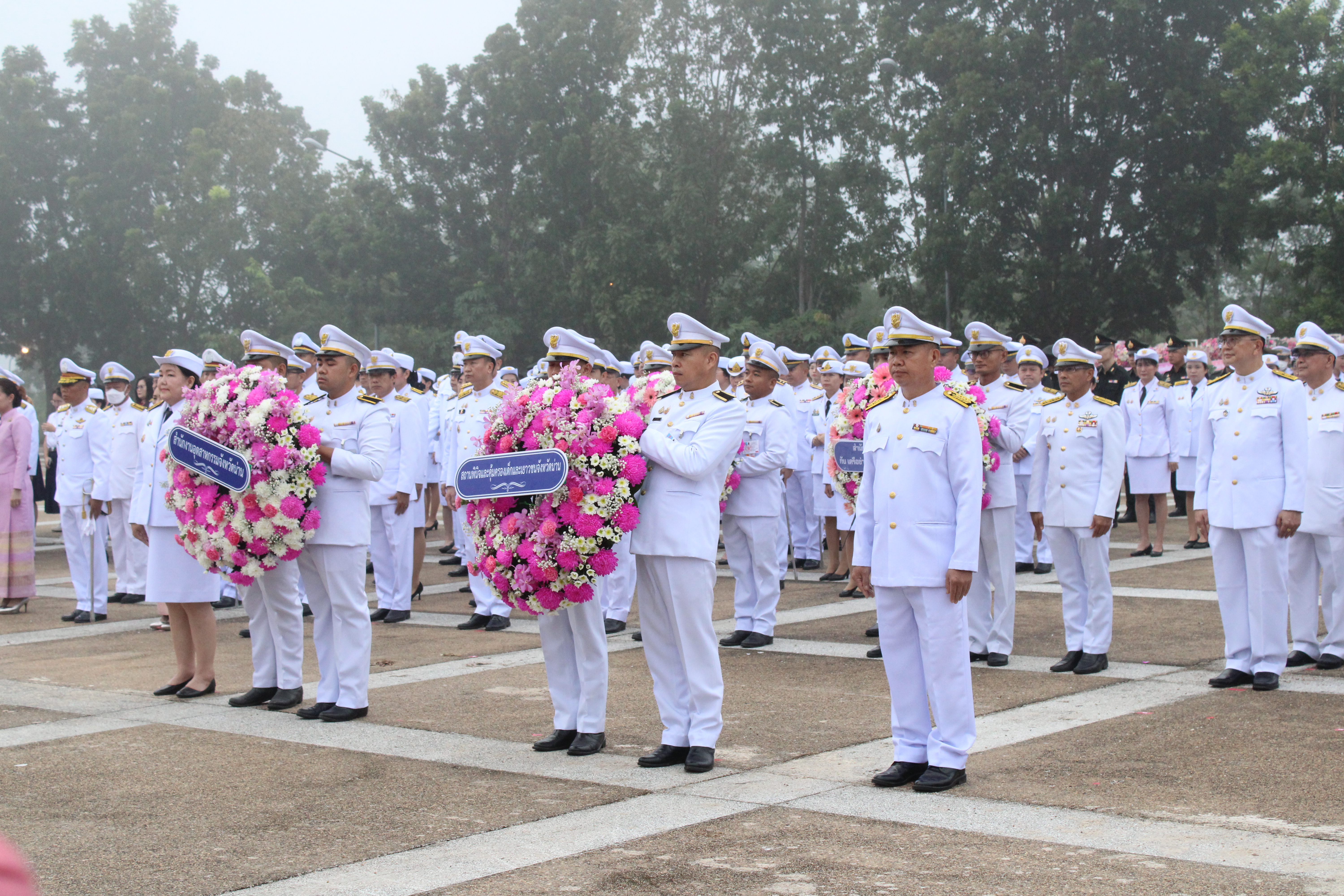 (#)สร้างสรรค์ชุมชน คนพช.น่าน(#) พช.น่าน ร่วมประกอบพิธีวางพวงมาลา เนื่องในวันคล้ายวันสวรรคตพระบาทสมเด็จพระจุลจอมเกล้าเจ้าอยู่หัว