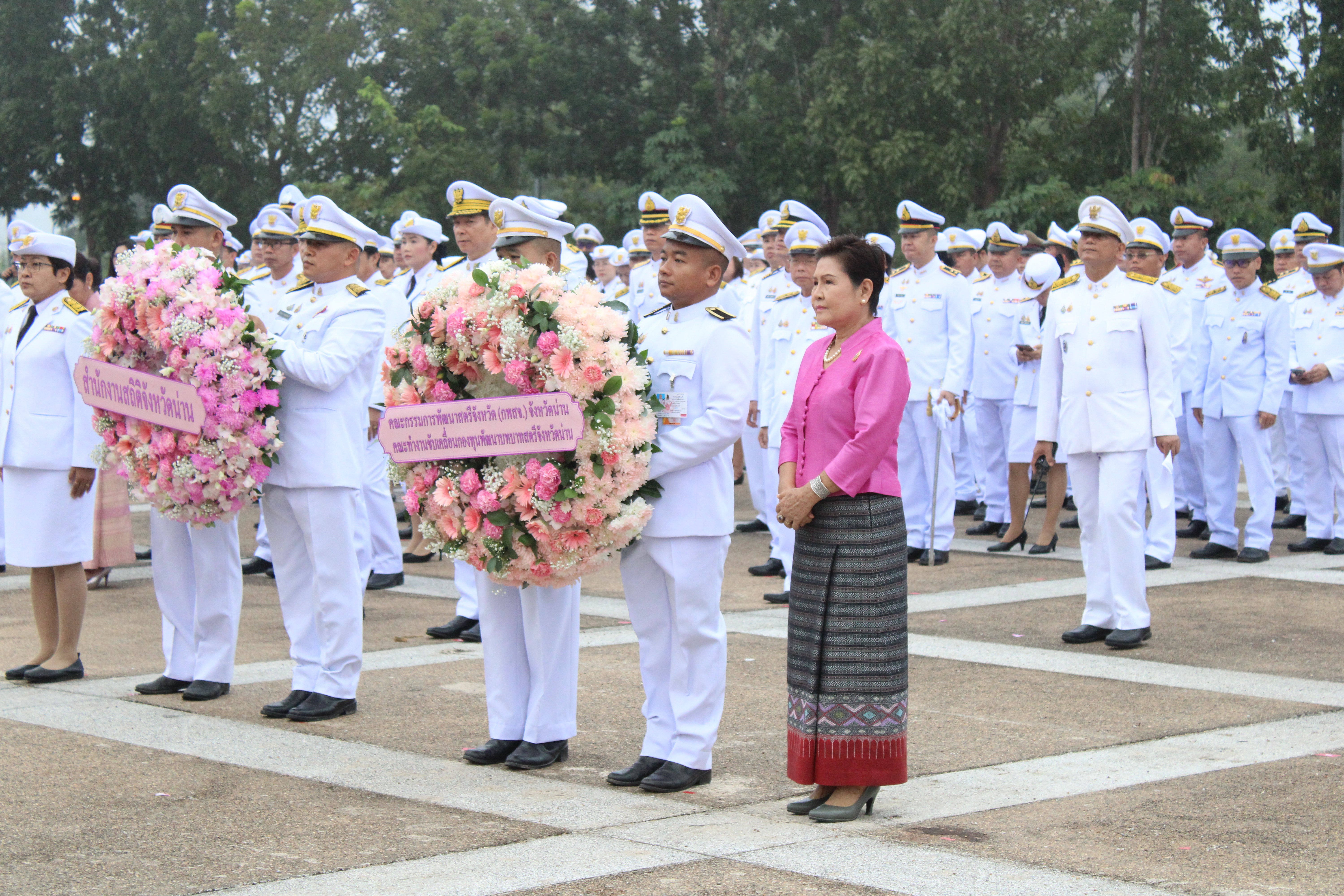 (#)สร้างสรรค์ชุมชน คนพช.น่าน(#) พช.น่าน ร่วมประกอบพิธีวางพวงมาลา เนื่องในวันคล้ายวันสวรรคตพระบาทสมเด็จพระจุลจอมเกล้าเจ้าอยู่หัว