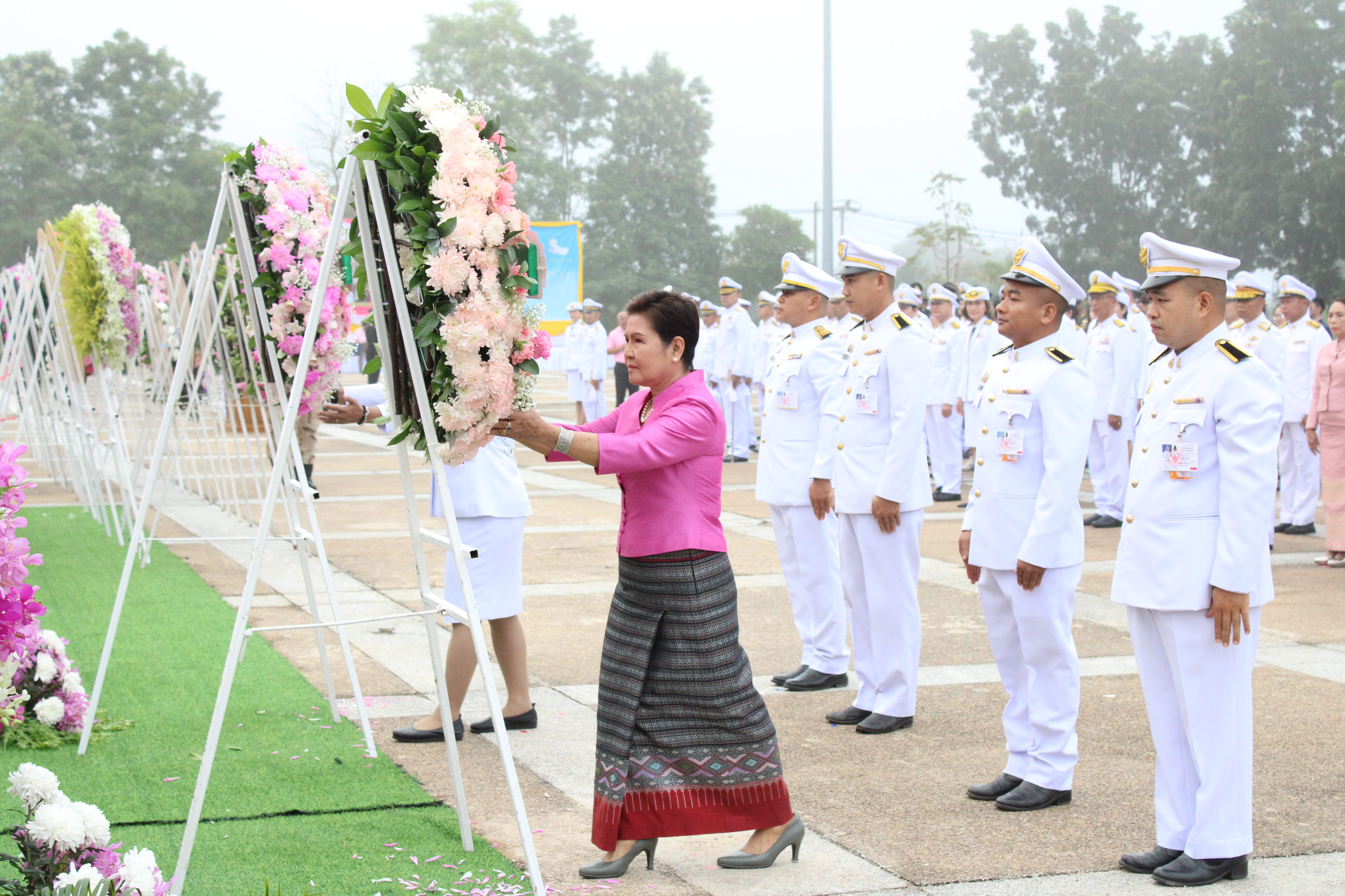 (#)สร้างสรรค์ชุมชน คนพช.น่าน(#) พช.น่าน ร่วมประกอบพิธีวางพวงมาลา เนื่องในวันคล้ายวันสวรรคตพระบาทสมเด็จพระจุลจอมเกล้าเจ้าอยู่หัว