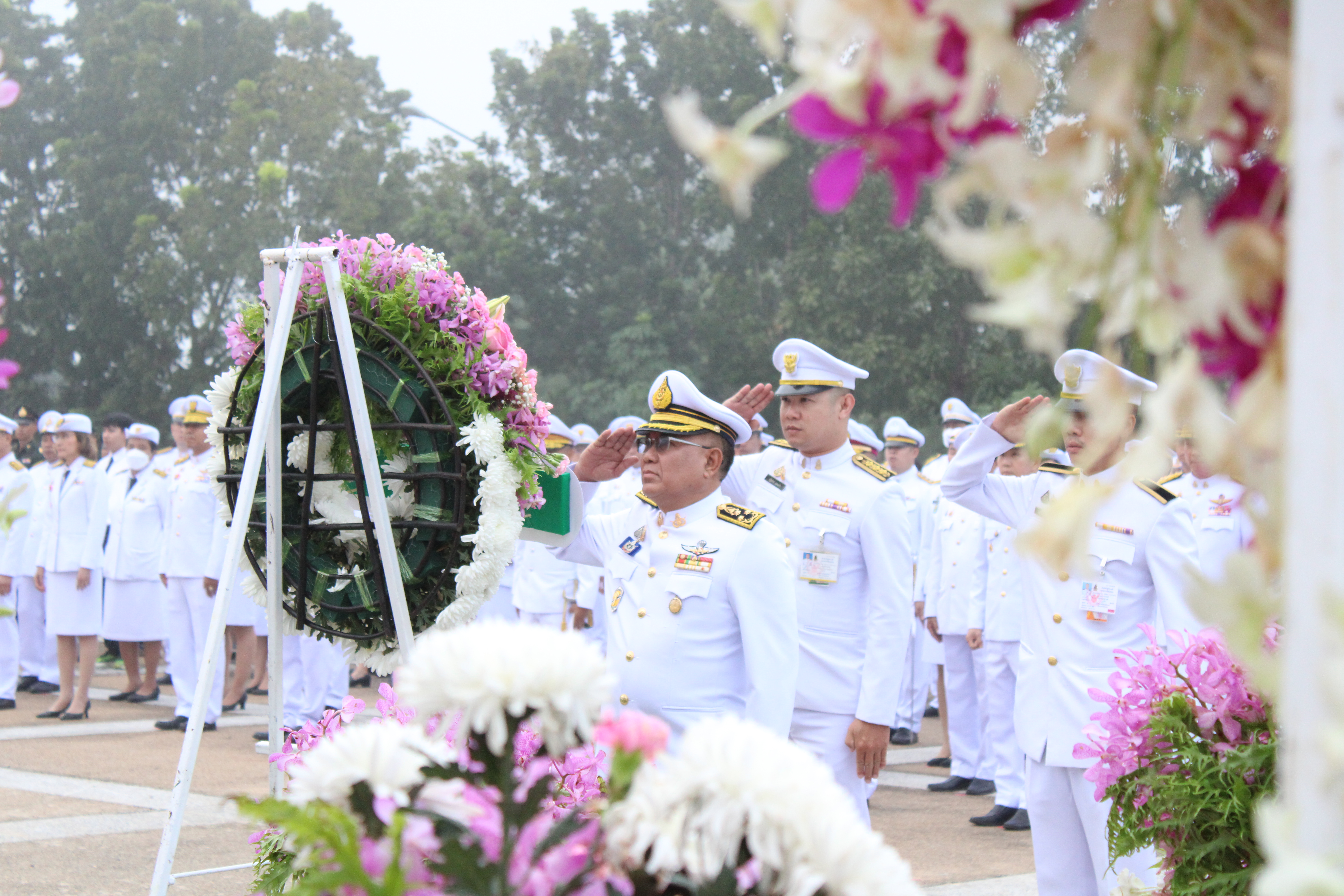 (#)สร้างสรรค์ชุมชน คนพช.น่าน(#) พช.น่าน ร่วมประกอบพิธีวางพวงมาลา เนื่องในวันคล้ายวันสวรรคตพระบาทสมเด็จพระจุลจอมเกล้าเจ้าอยู่หัว