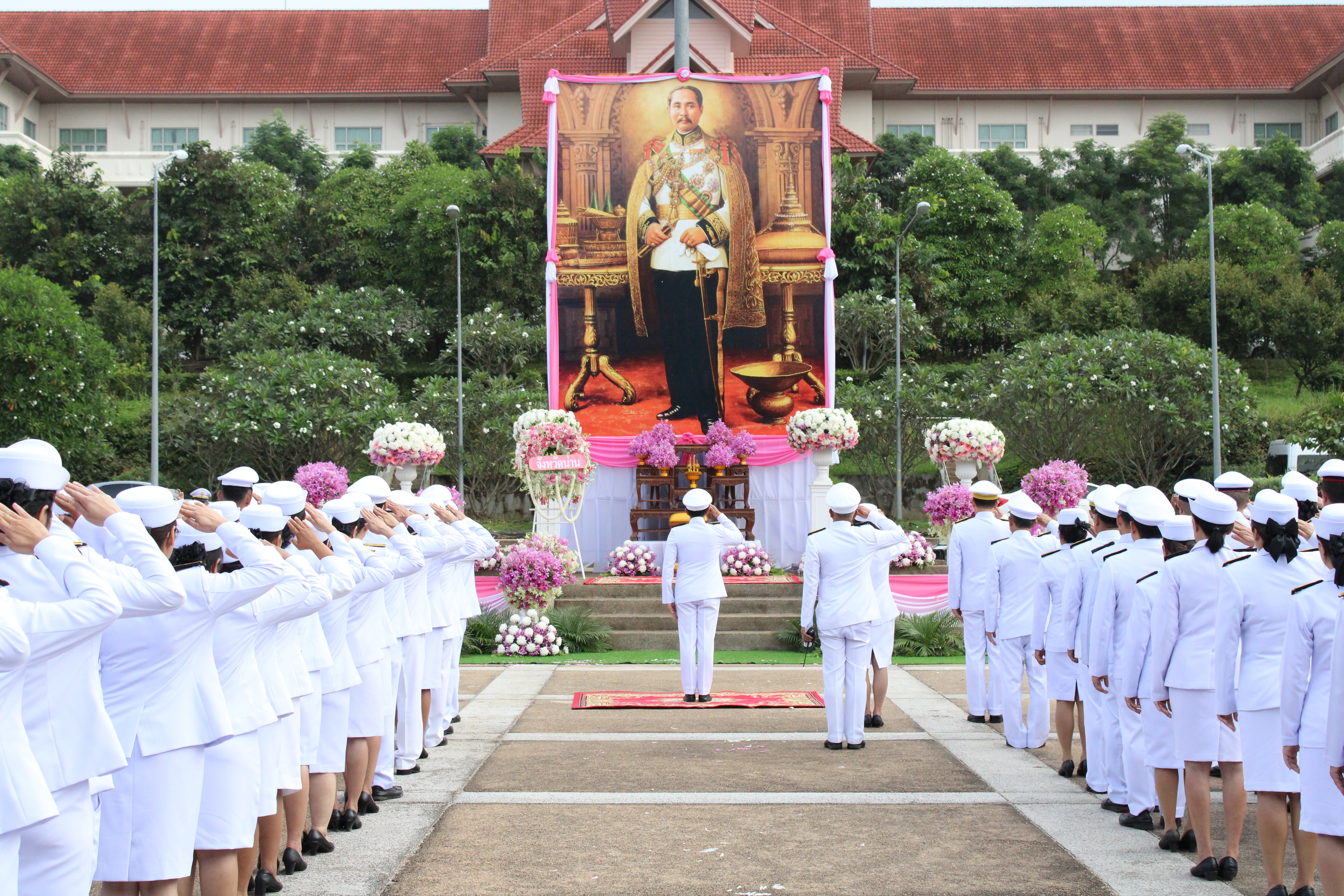 (#)สร้างสรรค์ชุมชน คนพช.น่าน(#) พช.น่าน ร่วมประกอบพิธีวางพวงมาลา เนื่องในวันคล้ายวันสวรรคตพระบาทสมเด็จพระจุลจอมเกล้าเจ้าอยู่หัว