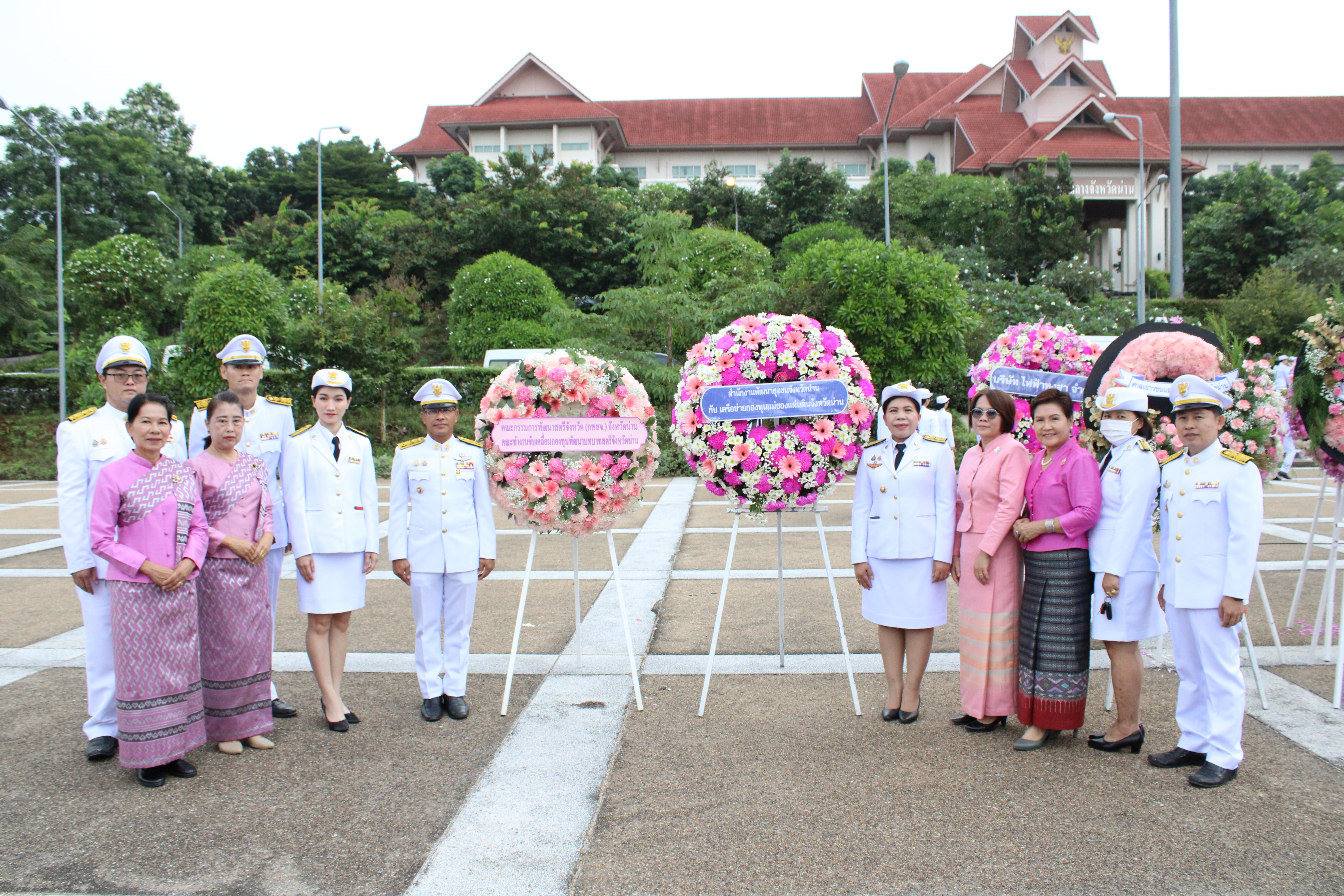 (#)สร้างสรรค์ชุมชน คนพช.น่าน(#) พช.น่าน ร่วมประกอบพิธีวางพวงมาลา เนื่องในวันคล้ายวันสวรรคตพระบาทสมเด็จพระจุลจอมเกล้าเจ้าอยู่หัว