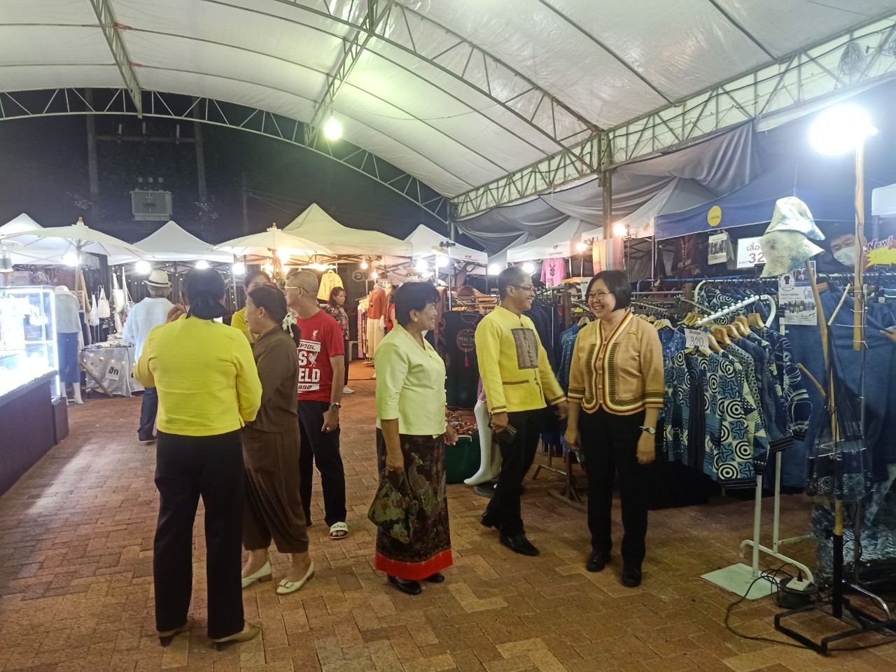 (#)สร้างสรรค์ชุมชน คนพช.น่าน(#) รองผู้ว่าฯน่าน ให้กำลังใจผู้ประกอบการในงาน “OTOP Nan Long Boat Festival มหกรรมของดี โอทอปสู่นันทบุรี”