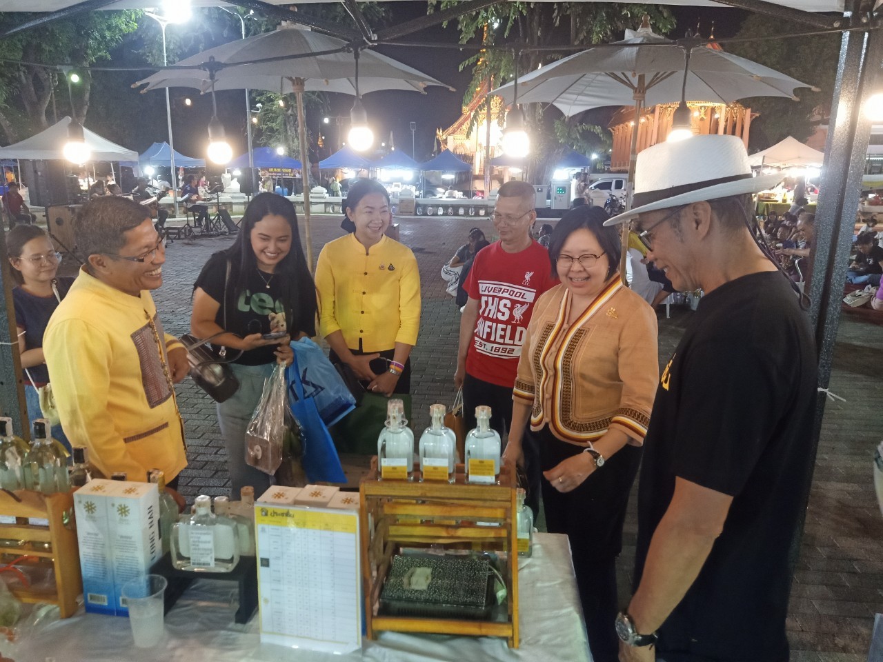 (#)สร้างสรรค์ชุมชน คนพช.น่าน(#) รองผู้ว่าฯน่าน ให้กำลังใจผู้ประกอบการในงาน “OTOP Nan Long Boat Festival มหกรรมของดี โอทอปสู่นันทบุรี”