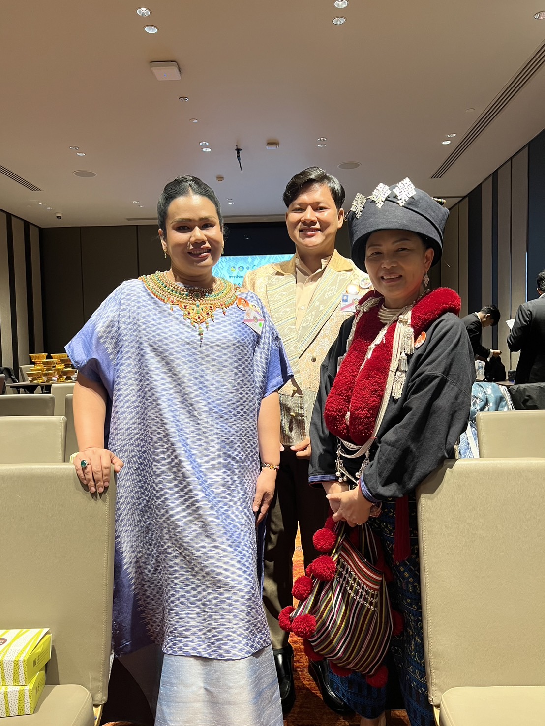 (#)สร้างสรรค์ชุมชน คนพช.น่าน(#) ผู้ประกอบการ OTOP น่าน ร่วมนำเสนอผลงานการประกวดผ้าลายพระราชทาน “ผ้าลายสิริวชิราภรณ์” และงานหัตถกรรม รอบตัดสิน ระดับประเทศ ประจำปี 2567