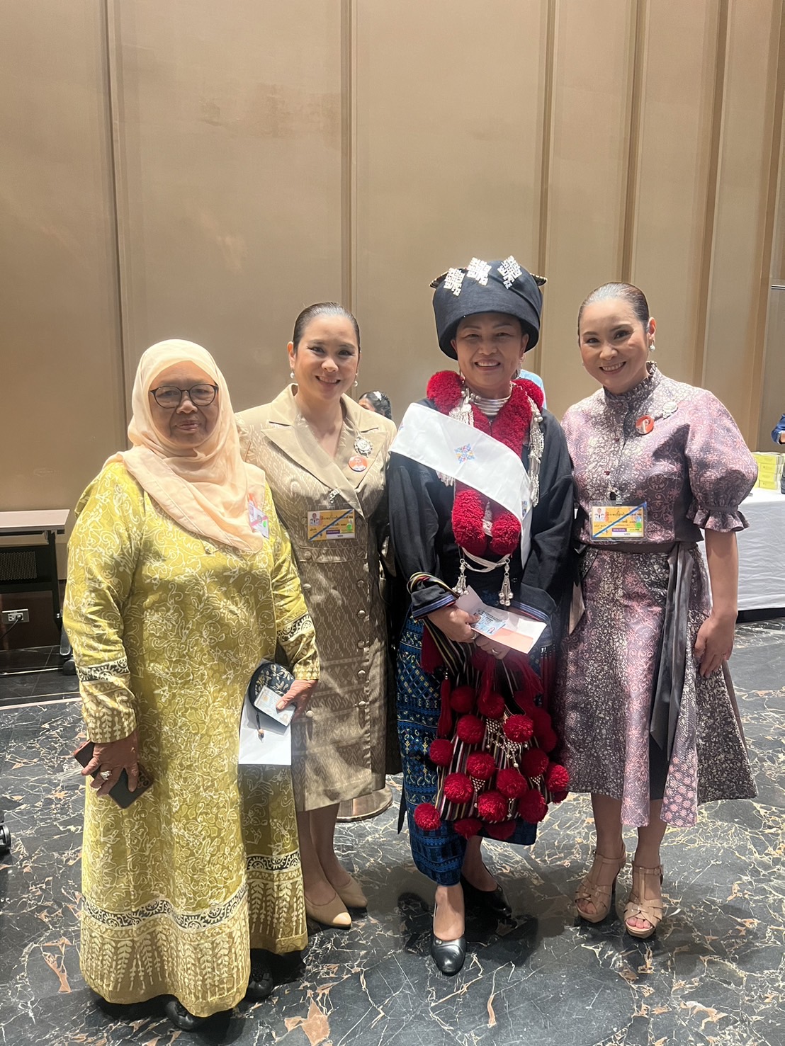 (#)สร้างสรรค์ชุมชน คนพช.น่าน(#) ผู้ประกอบการ OTOP น่าน ร่วมนำเสนอผลงานการประกวดผ้าลายพระราชทาน “ผ้าลายสิริวชิราภรณ์” และงานหัตถกรรม รอบตัดสิน ระดับประเทศ ประจำปี 2567