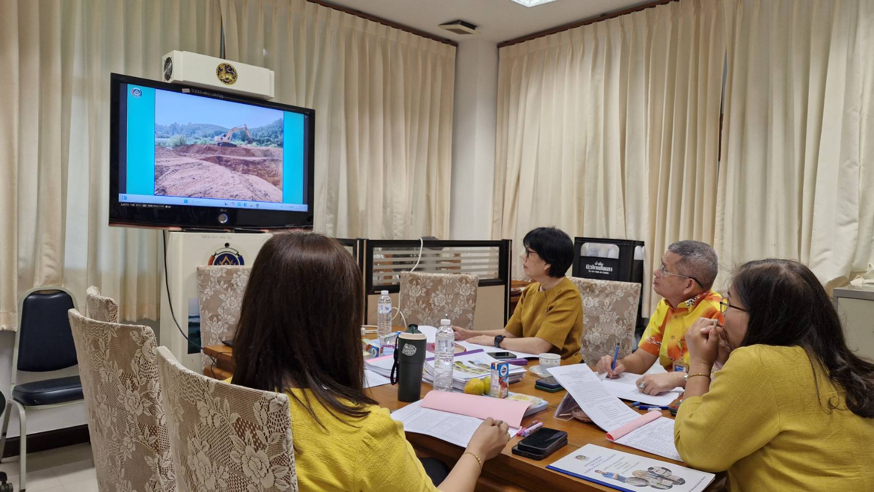 (#)สร้างสรรค์ชุมชน คนพช.น่าน(#) พช.น่าน ประชุมคณะกรรมการคัดเลือกสื่อประชาสัมพันธ์ดีเด่นตามโครงการโคก หนอง นา วิถีน่าน พอเพียงสู่ความยั่งยืน ปี 2 ภายใต้แนวคิด “From 5P to 3B, with BCG Model.