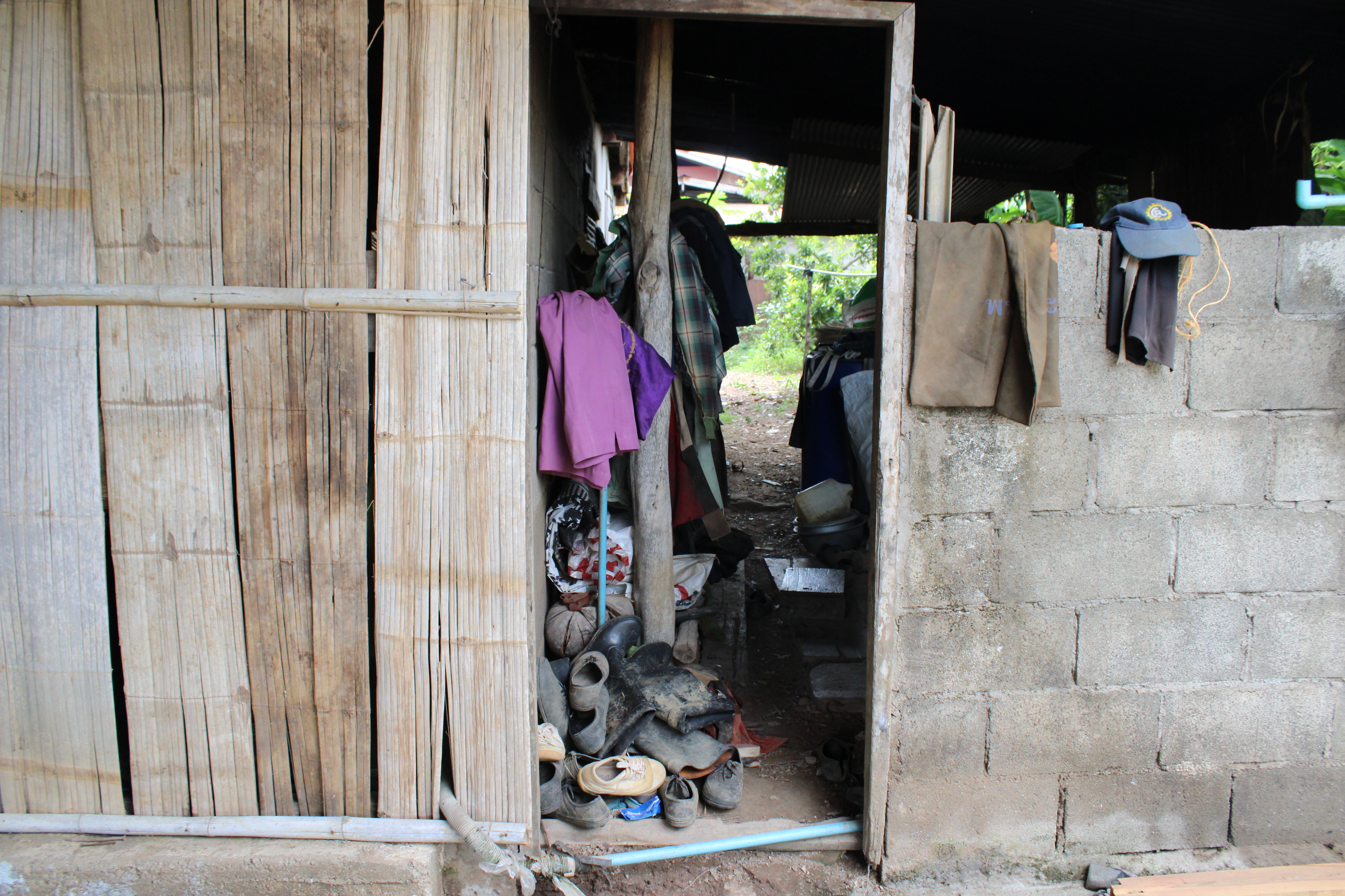 (#)สร้างสรรค์ชุมชน คนพช.น่าน(#) พช.น่าน มอบวัสดุและเงินทุนซ่อมสร้างบ้านให้ครัวเรือนยากจน และติดตามปัญหาครัวเรือนยากจนในพื้นที่อำเภอนาน้อย