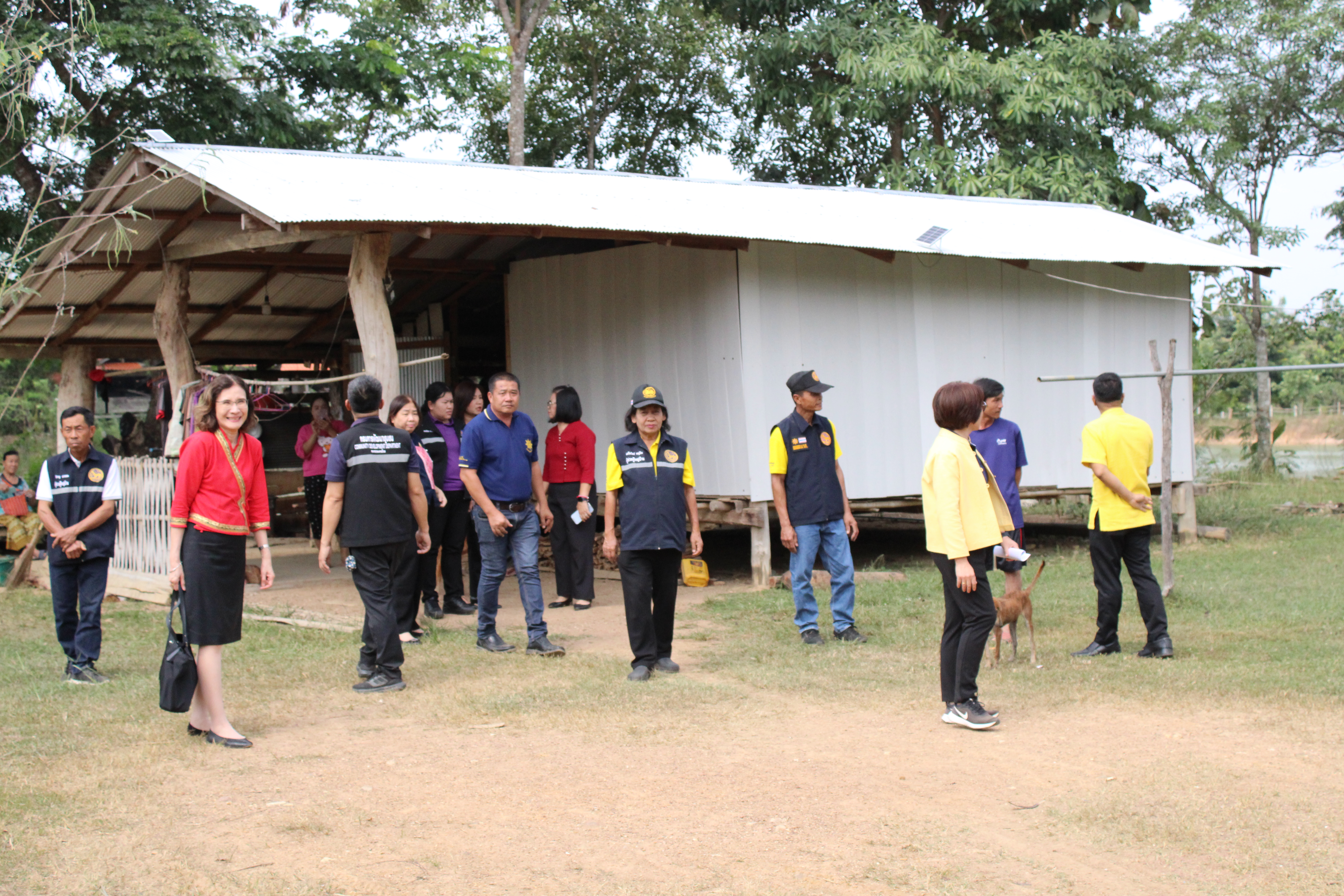 (#)สร้างสรรค์ชุมชน คนพช.น่าน(#) พช.น่าน มอบวัสดุและเงินทุนซ่อมสร้างบ้านให้ครัวเรือนยากจน และติดตามปัญหาครัวเรือนยากจนในพื้นที่อำเภอนาน้อย