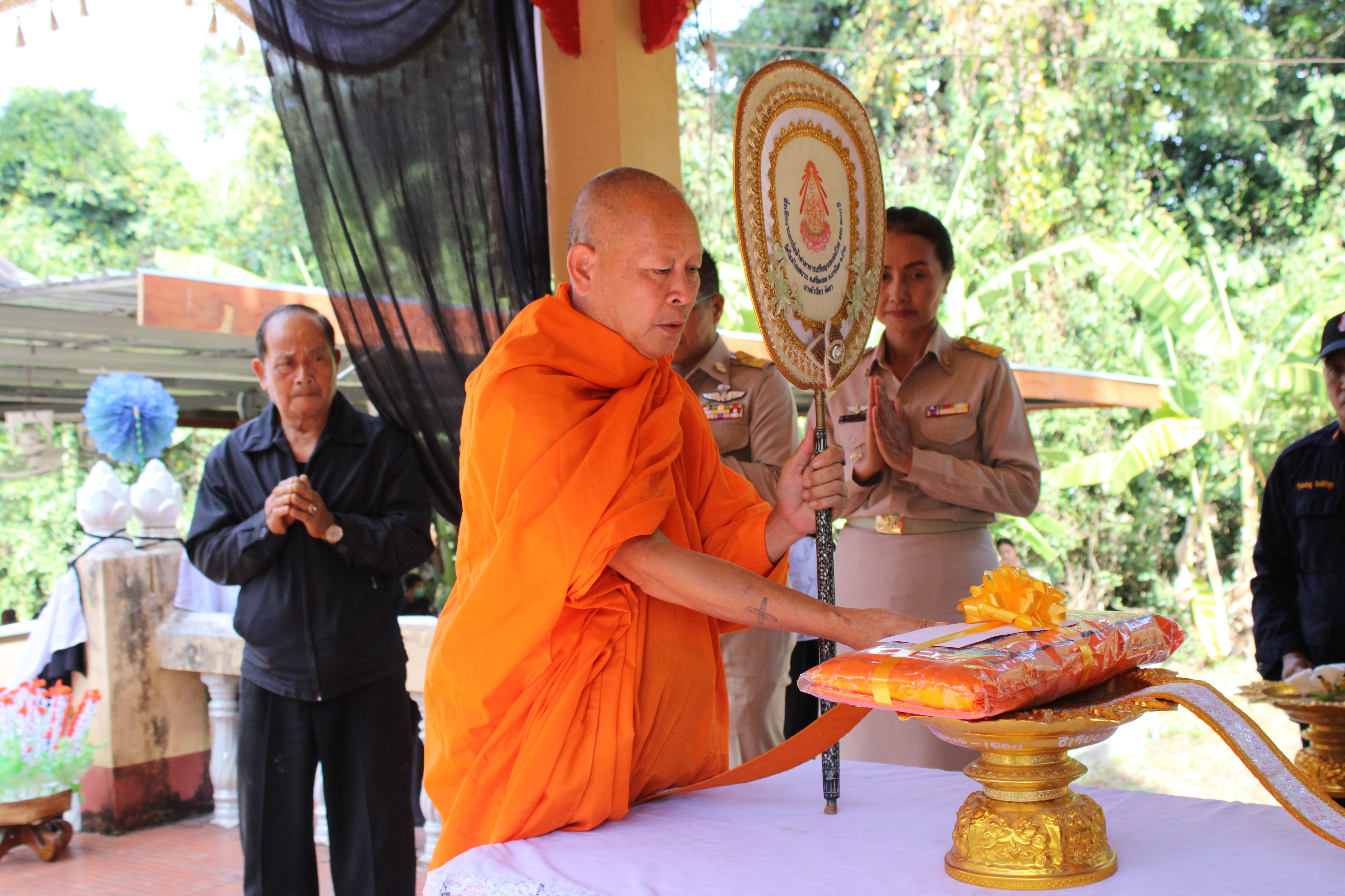 (#) สร้างสรรค์ชุมชน คนพช.น่าน(#) พช.น่าน ร่วมพิธีฌาปนกิจศพบิดาของเจ้าหน้าที่พัฒนาชุมชน