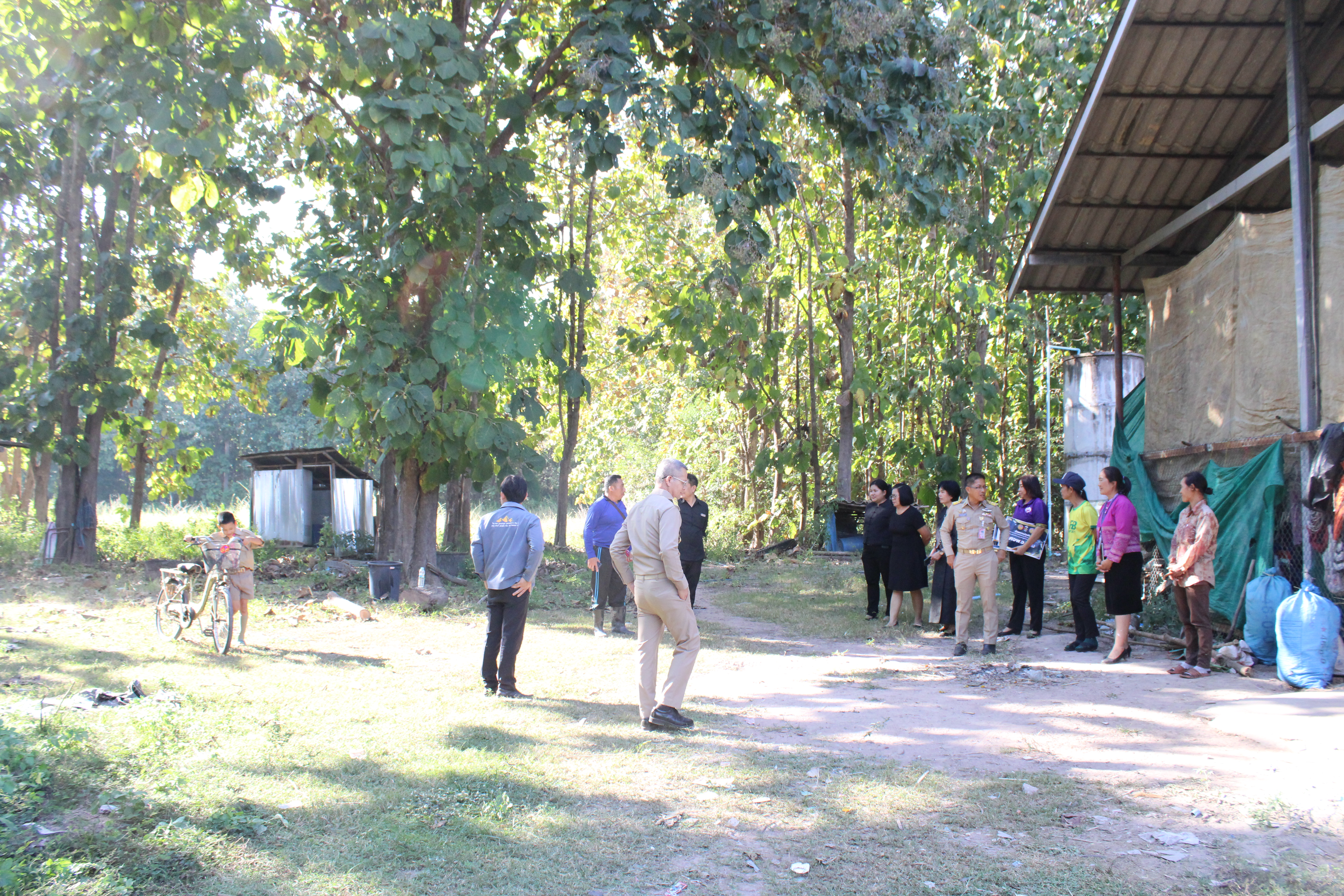 (#) สร้างสรรค์ชุมชน คนพช.น่าน(#) พช.น่าน ช่วยเหลือครัวเรือนยากจน มอบจักรยานช่วยเด็กเดินทางไปโรงเรียน