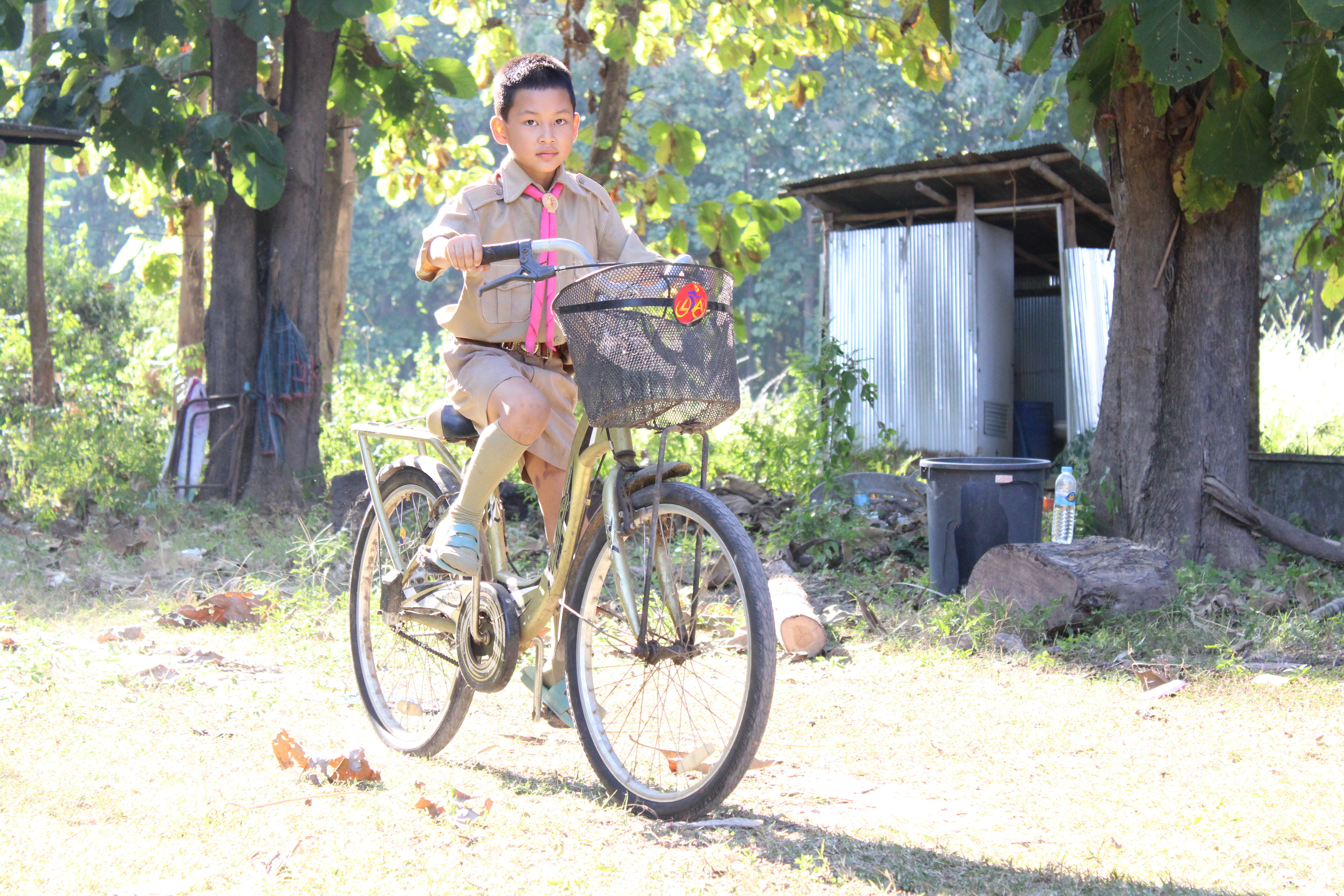 (#) สร้างสรรค์ชุมชน คนพช.น่าน(#) พช.น่าน ช่วยเหลือครัวเรือนยากจน มอบจักรยานช่วยเด็กเดินทางไปโรงเรียน