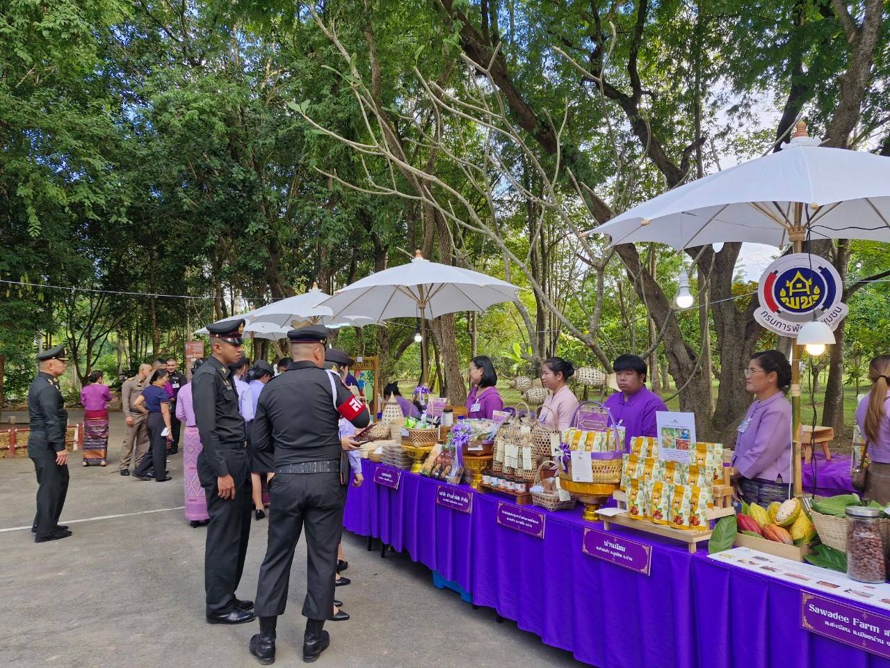 #น่านไม่เนิบ #NAN3FAST พช.น่าน นำผู้ผลิตผู้ประกอบการ OTOP จัดแสดงและจำหน่ายพร้อมสาธิตภายในพระตำหนักธงน้อย