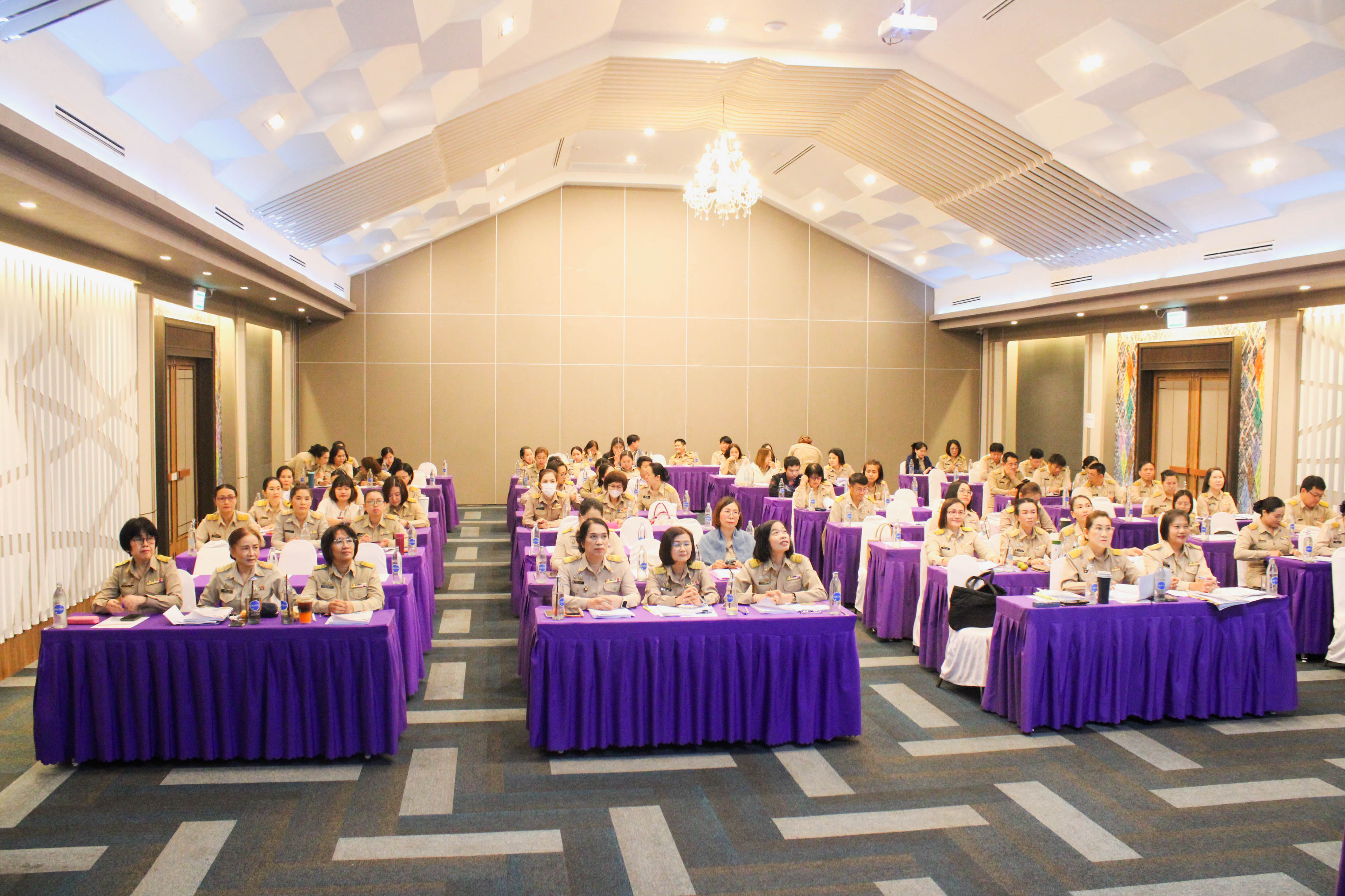 (#)สร้างสรรค์ชุมชน คนพช.น่าน (#) ประชุมชี้แจงแนวทางการขับเคลื่อนการดำเนินกิจกรรมตามแผนการปฏิบัติงานและแผนการใช้จ่ายงบประมาณ ประจำปีงบประมาณ 2568