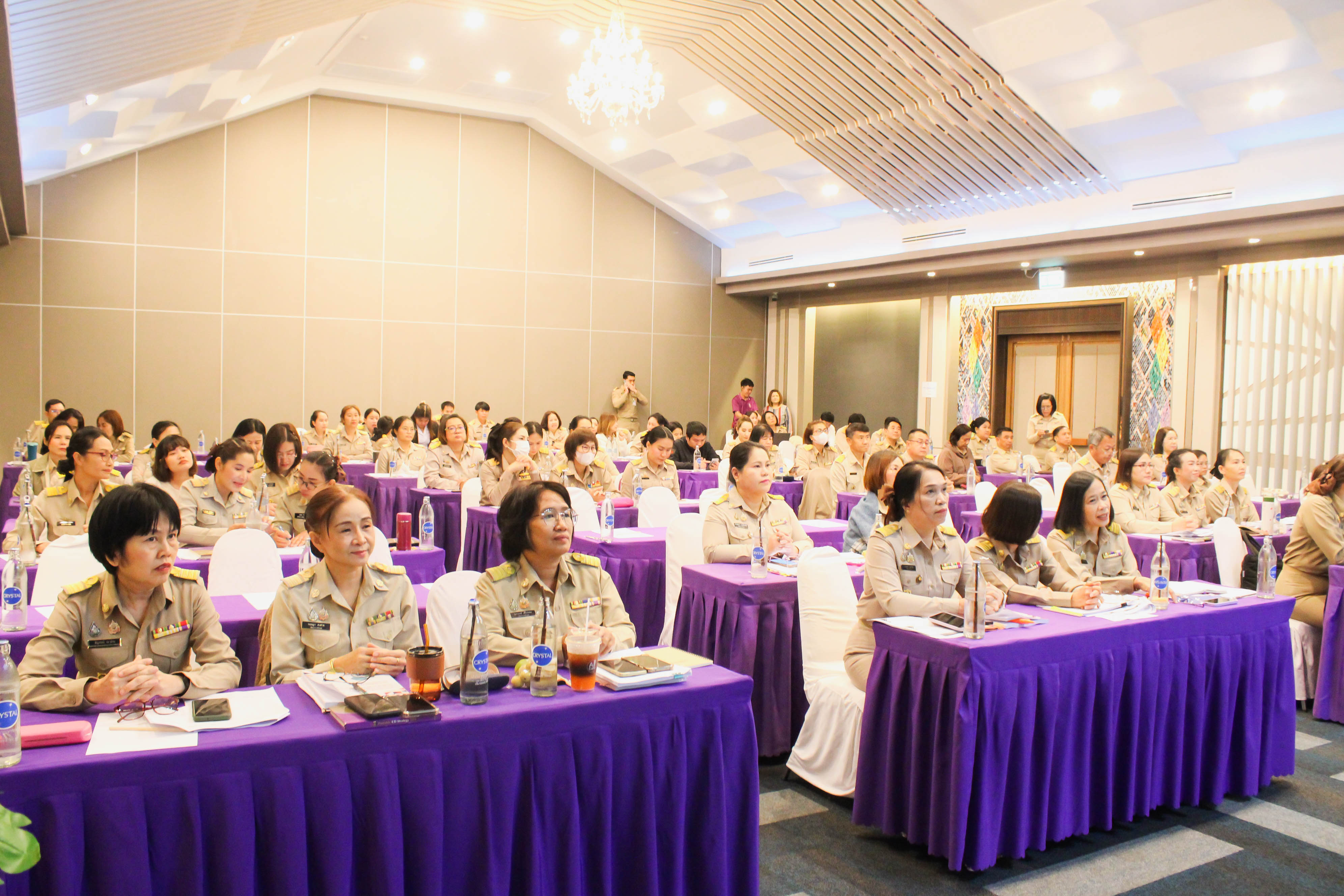 (#)สร้างสรรค์ชุมชน คนพช.น่าน (#) ประชุมชี้แจงแนวทางการขับเคลื่อนการดำเนินกิจกรรมตามแผนการปฏิบัติงานและแผนการใช้จ่ายงบประมาณ ประจำปีงบประมาณ 2568