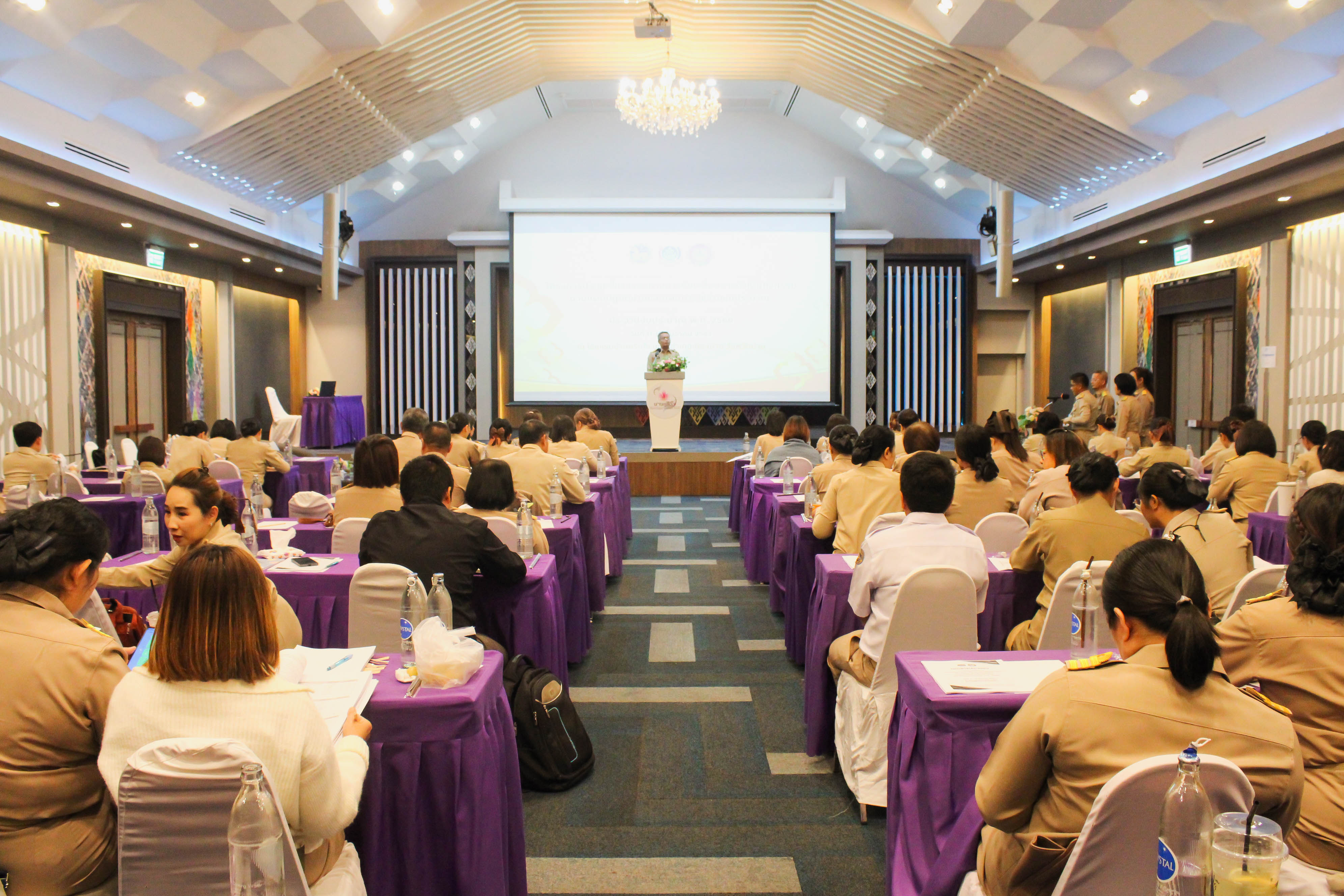 (#)สร้างสรรค์ชุมชน คนพช.น่าน (#) ประชุมชี้แจงแนวทางการขับเคลื่อนการดำเนินกิจกรรมตามแผนการปฏิบัติงานและแผนการใช้จ่ายงบประมาณ ประจำปีงบประมาณ 2568