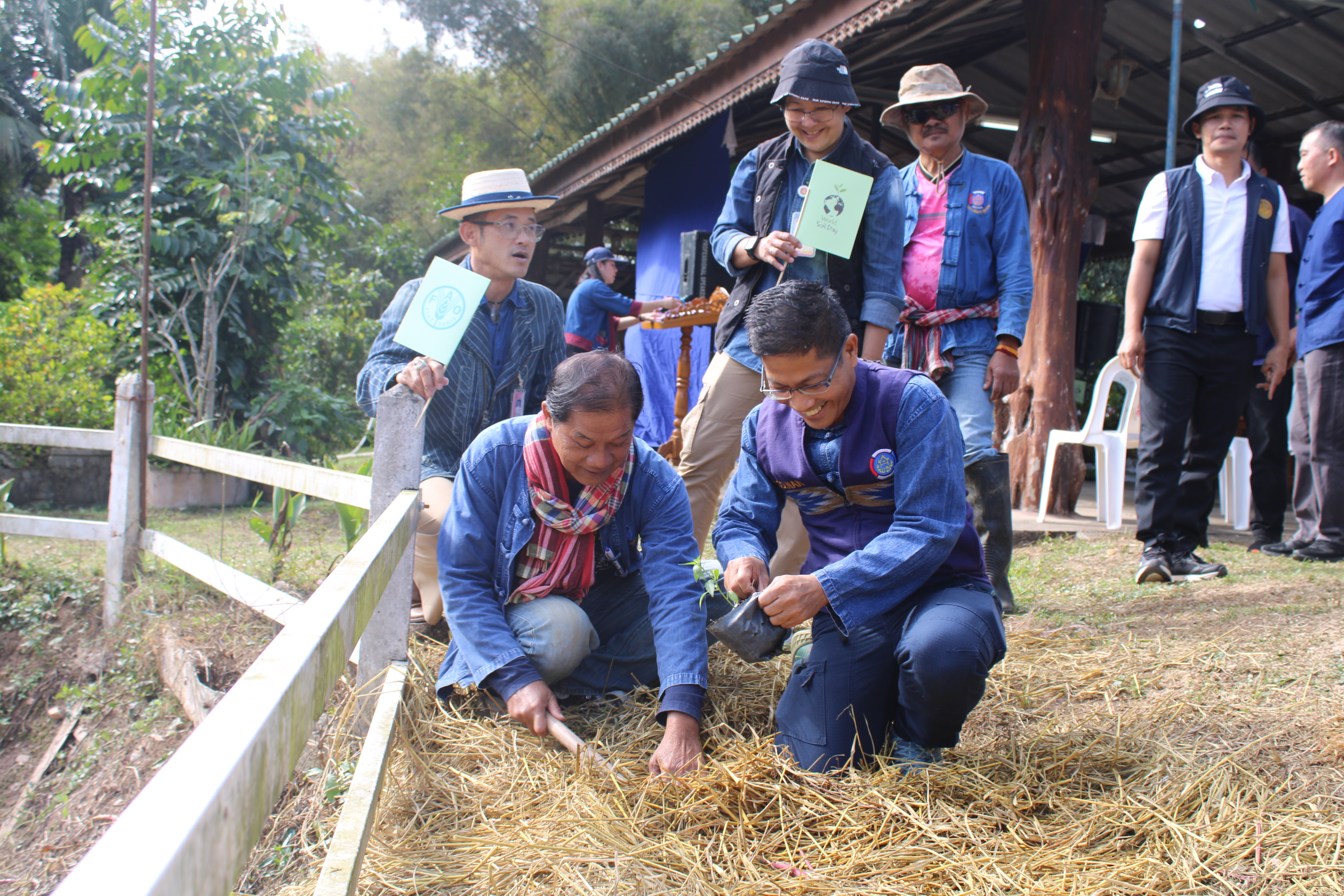 #น่านไม่เนิบ #NAN3FAST พช.น่าน จัดกิจกรรมเอามื้อสามัคคี ตามโครงการโคก หนอง นาวิถีน่าน พอเพียงสู่ความยั่งยืน ครั้งที่ 2/2568 อำเภอสันติสุข