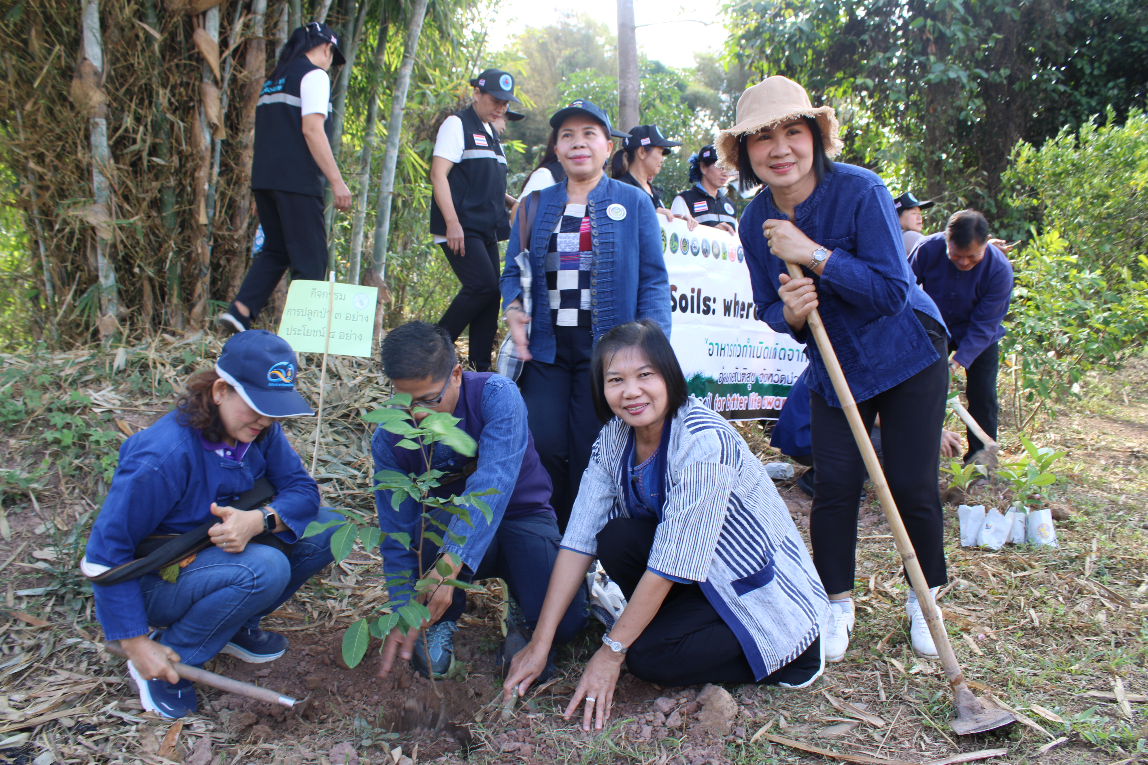 #น่านไม่เนิบ #NAN3FAST พช.น่าน จัดกิจกรรมเอามื้อสามัคคี ตามโครงการโคก หนอง นาวิถีน่าน พอเพียงสู่ความยั่งยืน ครั้งที่ 2/2568 อำเภอสันติสุข