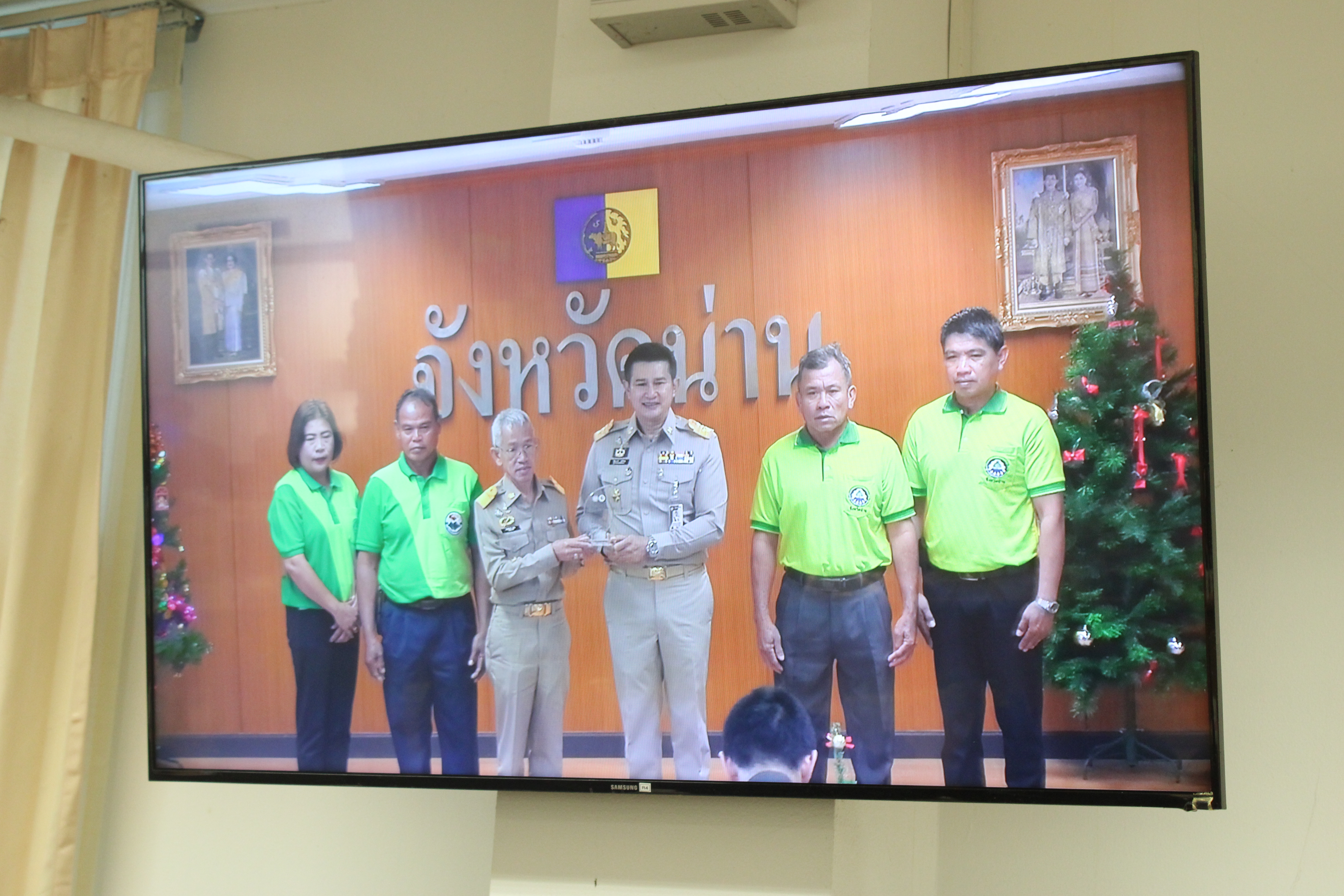 #น่านไม่เนิบ #NAN3FAST “ผู้ว่าฯ น่าน มอบใบประกาศเกียรติคุณผู้ผ่านเข้ารอบประกวดผ้าลายพระราชทาน พร้อมเร่งขับเคลื่อนภารกิจสำคัญของจังหวัด”