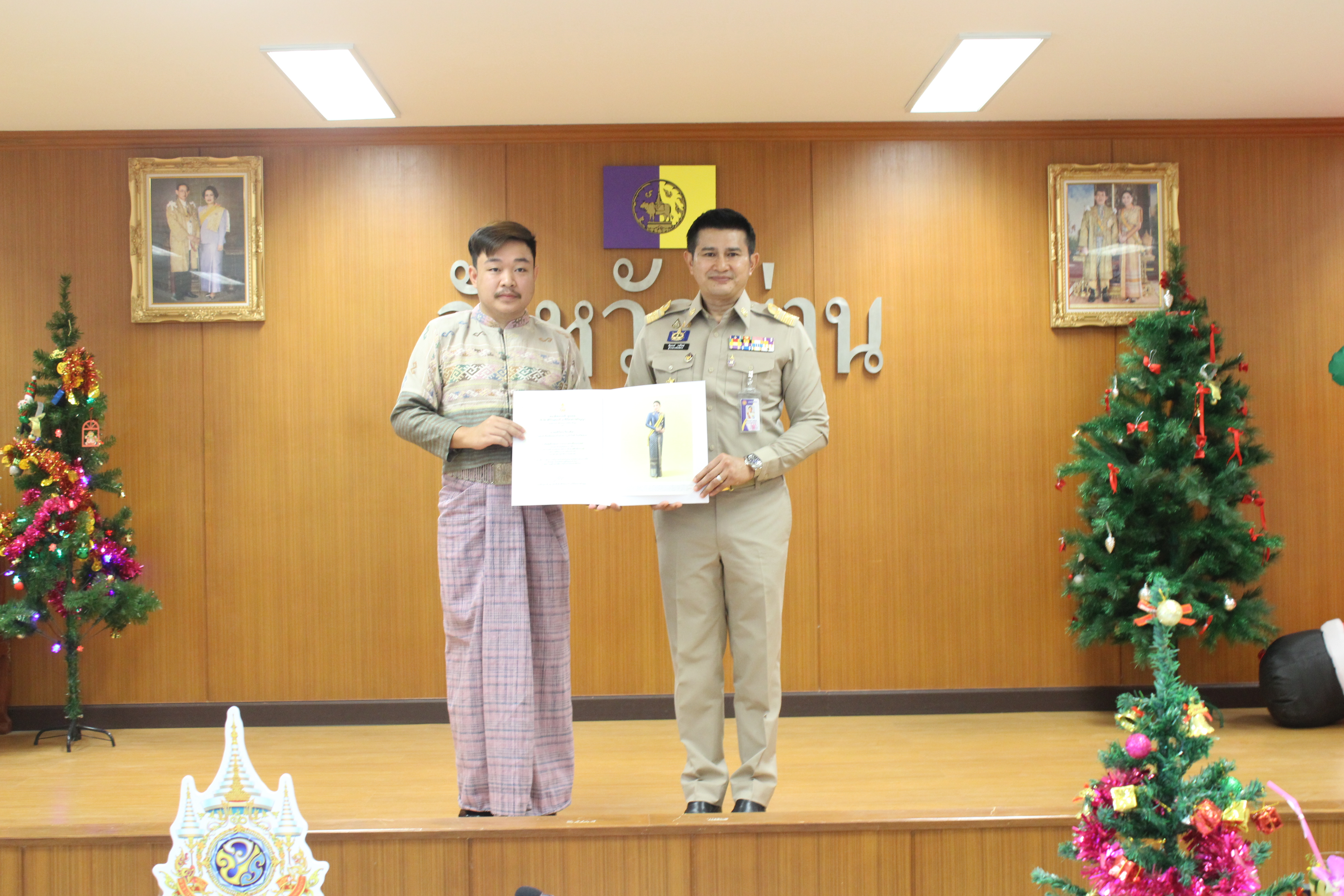 #น่านไม่เนิบ #NAN3FAST “ผู้ว่าฯ น่าน มอบใบประกาศเกียรติคุณผู้ผ่านเข้ารอบประกวดผ้าลายพระราชทาน พร้อมเร่งขับเคลื่อนภารกิจสำคัญของจังหวัด”