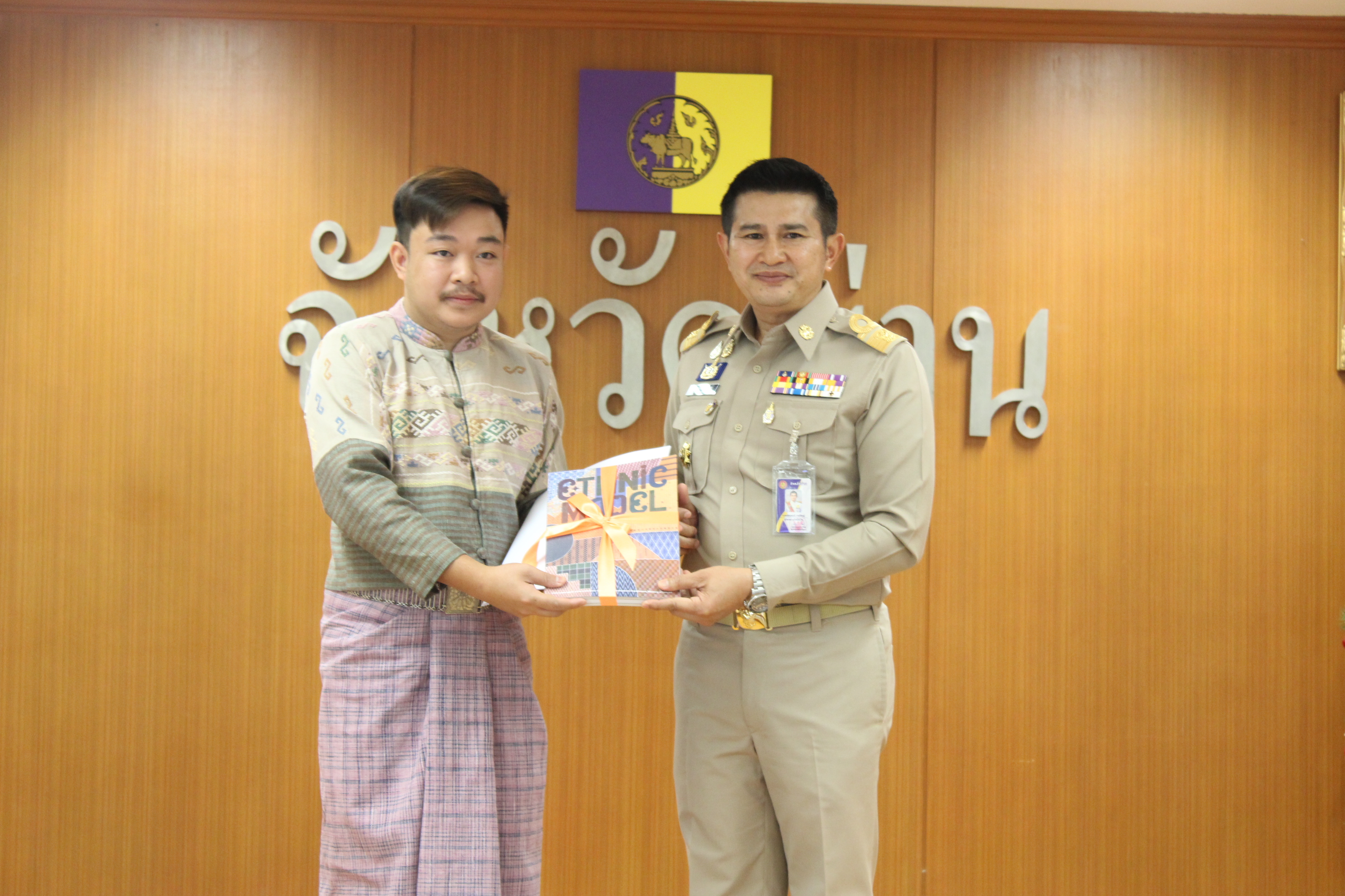 #น่านไม่เนิบ #NAN3FAST “ผู้ว่าฯ น่าน มอบใบประกาศเกียรติคุณผู้ผ่านเข้ารอบประกวดผ้าลายพระราชทาน พร้อมเร่งขับเคลื่อนภารกิจสำคัญของจังหวัด”