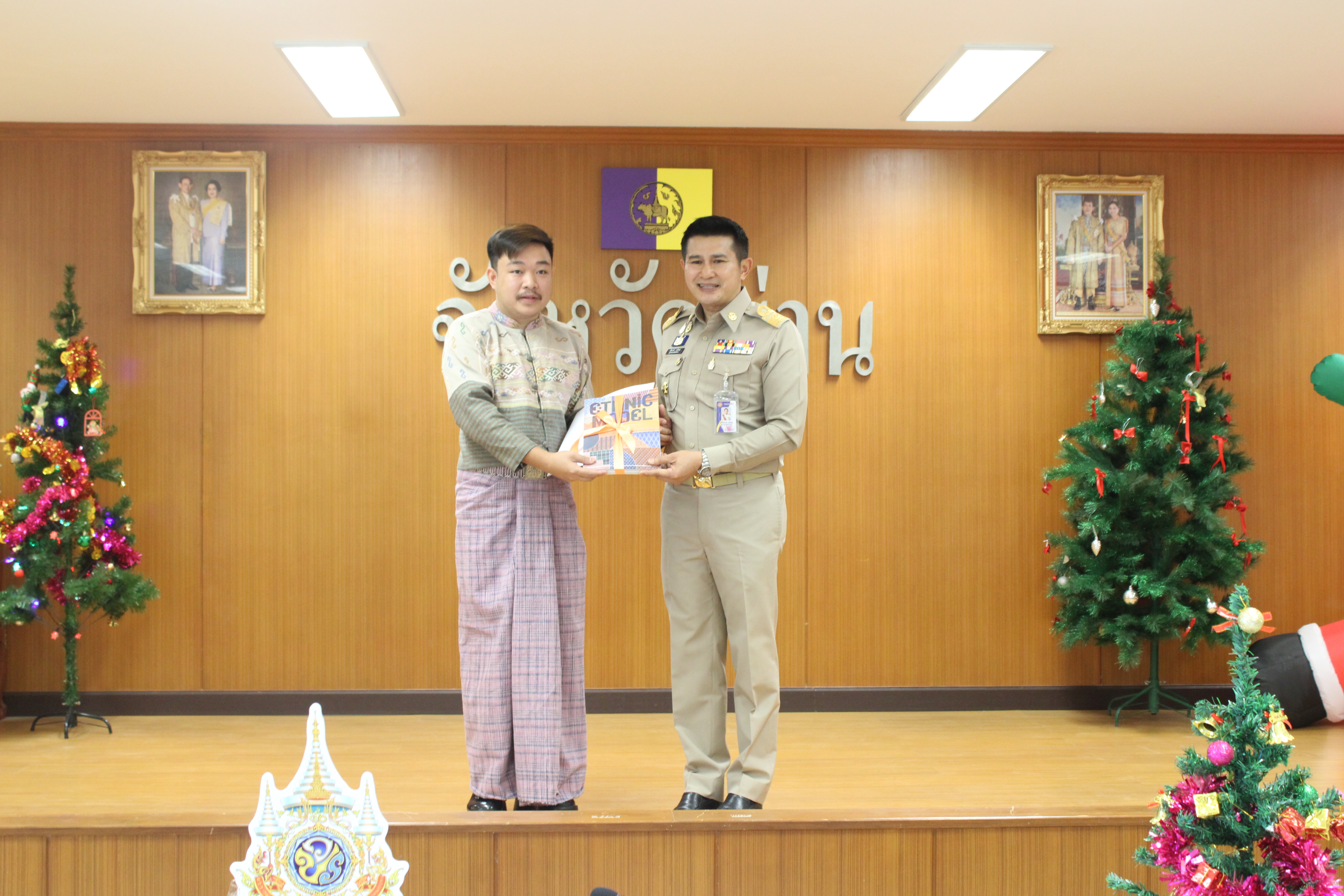 #น่านไม่เนิบ #NAN3FAST “ผู้ว่าฯ น่าน มอบใบประกาศเกียรติคุณผู้ผ่านเข้ารอบประกวดผ้าลายพระราชทาน พร้อมเร่งขับเคลื่อนภารกิจสำคัญของจังหวัด”