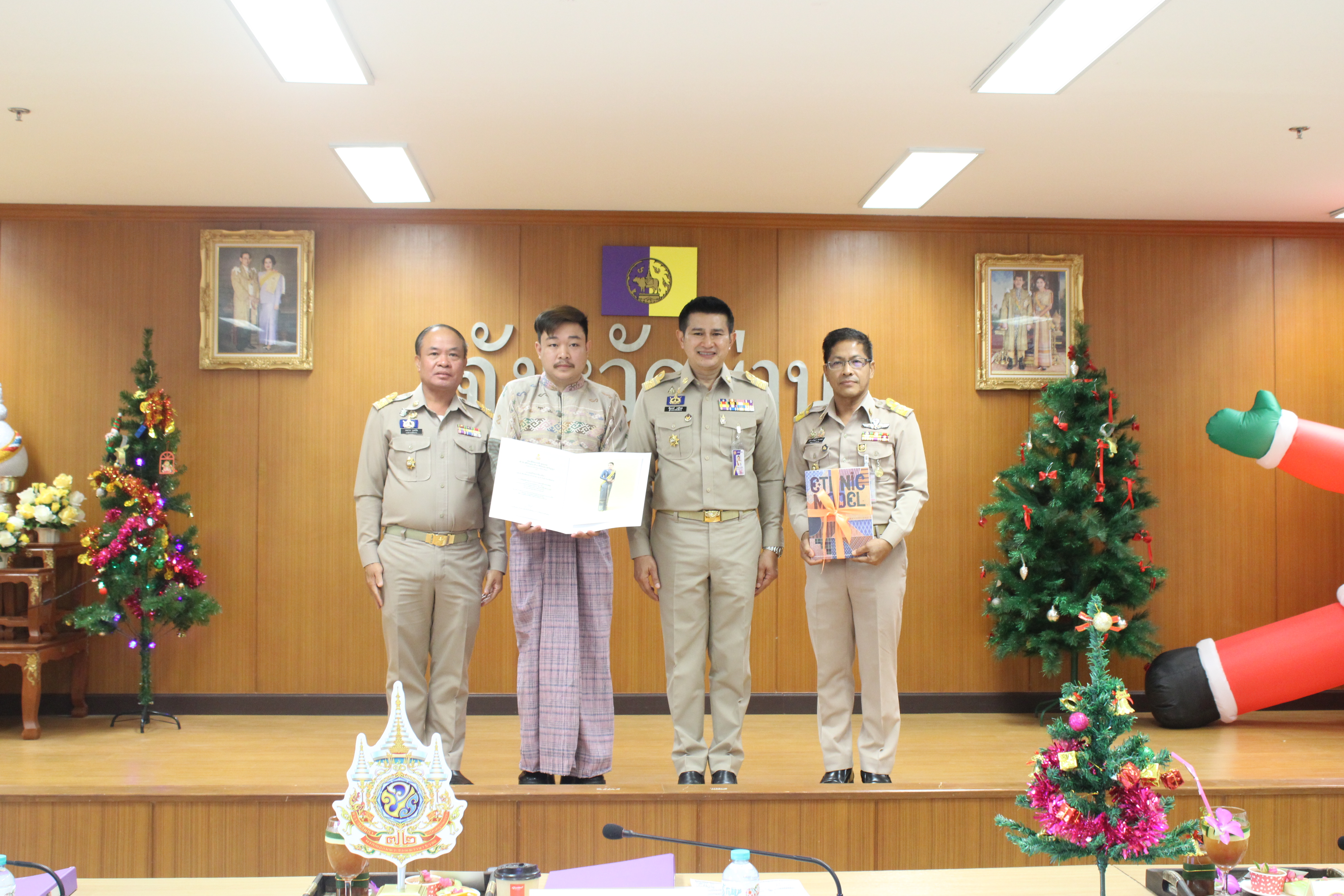 #น่านไม่เนิบ #NAN3FAST “ผู้ว่าฯ น่าน มอบใบประกาศเกียรติคุณผู้ผ่านเข้ารอบประกวดผ้าลายพระราชทาน พร้อมเร่งขับเคลื่อนภารกิจสำคัญของจังหวัด”