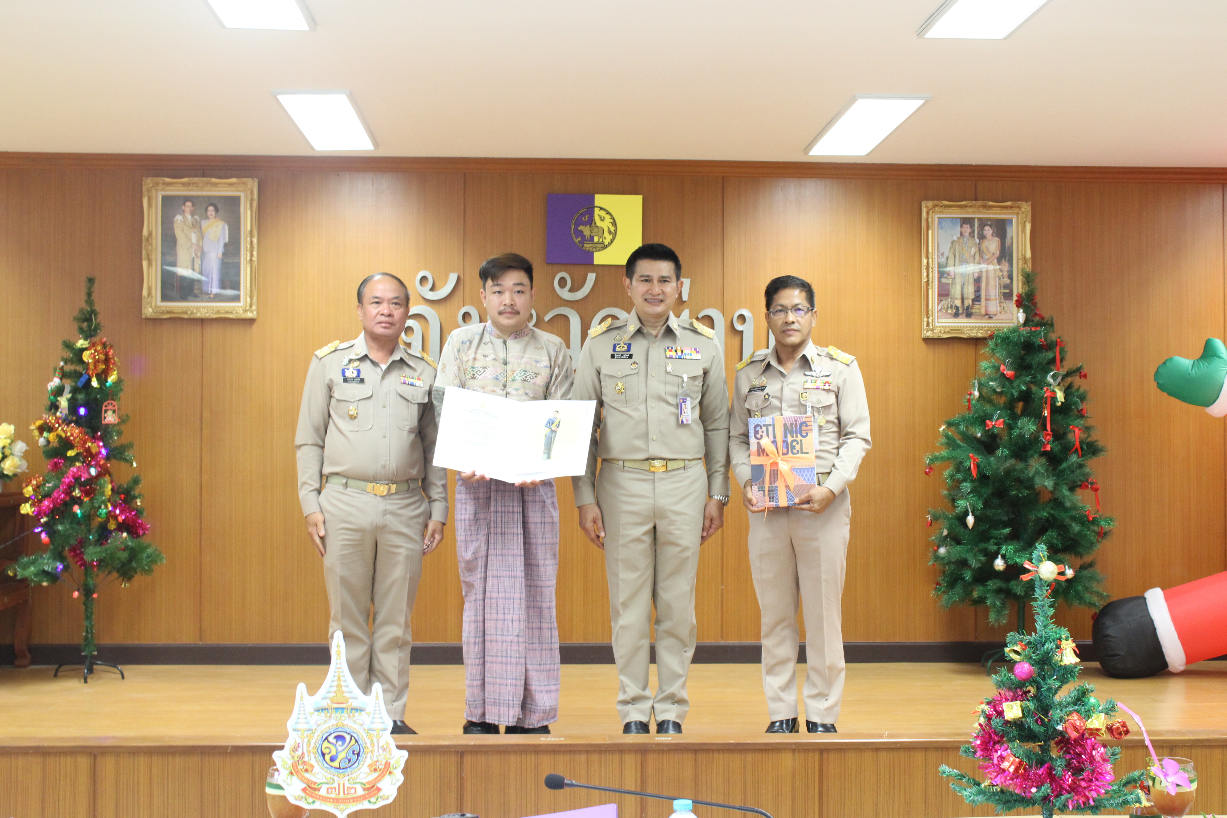 #น่านไม่เนิบ #NAN3FAST “ผู้ว่าฯ น่าน มอบใบประกาศเกียรติคุณผู้ผ่านเข้ารอบประกวดผ้าลายพระราชทาน พร้อมเร่งขับเคลื่อนภารกิจสำคัญของจังหวัด”