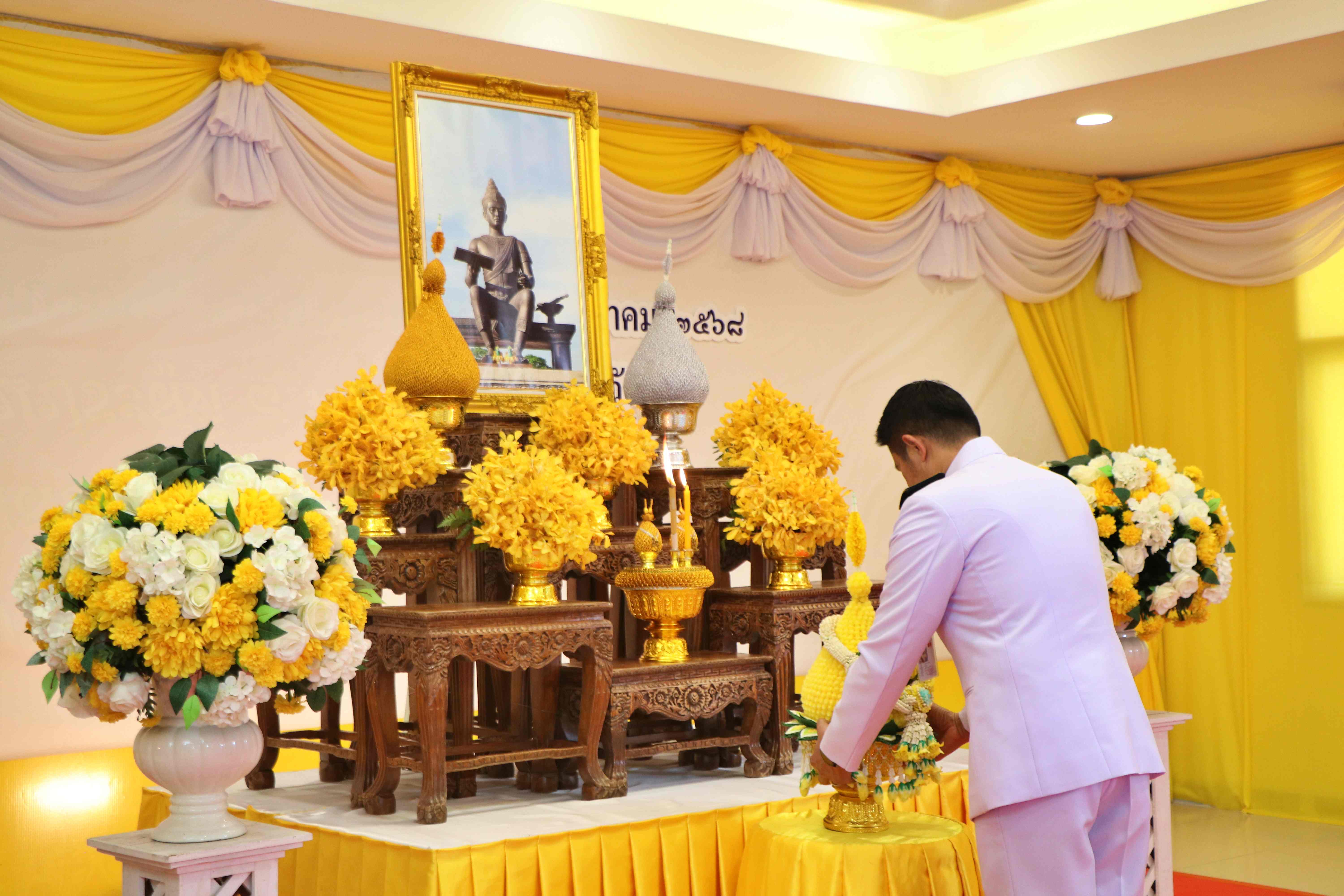 #น่านไม่เนิบ #NAN3FAST พช.น่าน ร่วมพิธีวางพานพุ่มดอกไม้ถวายราชสักการะ เนื่องในวันพ่อขุนรามคำแหงมหาราช ประจำปี 2568 เพื่อรำลึกถึงพระมหากรุณาธิคุณของพระมหากษัตริย์ผู้ทรงเป็นปูชนียบุคคลสำคัญ