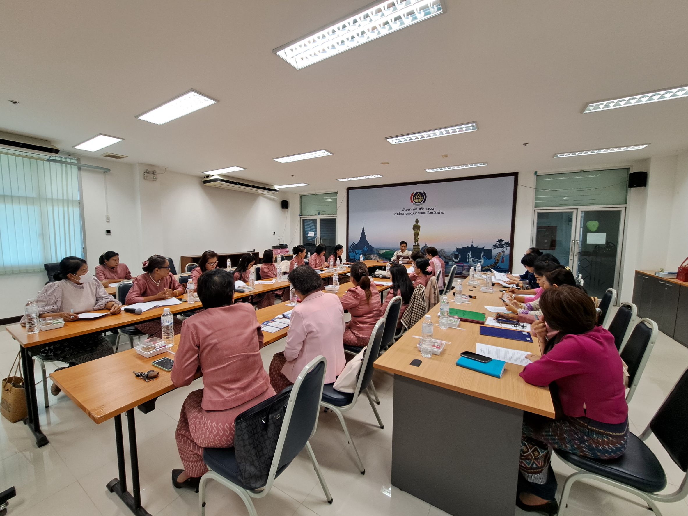 #น่านไม่เนิบ #NAN3FAST พัฒนาชุมชนน่าน ประชุมคณะกรรมการพัฒนาสตรีจังหวัด วางแผนขับเคลื่อนงานองค์กรสตรีปี 2568