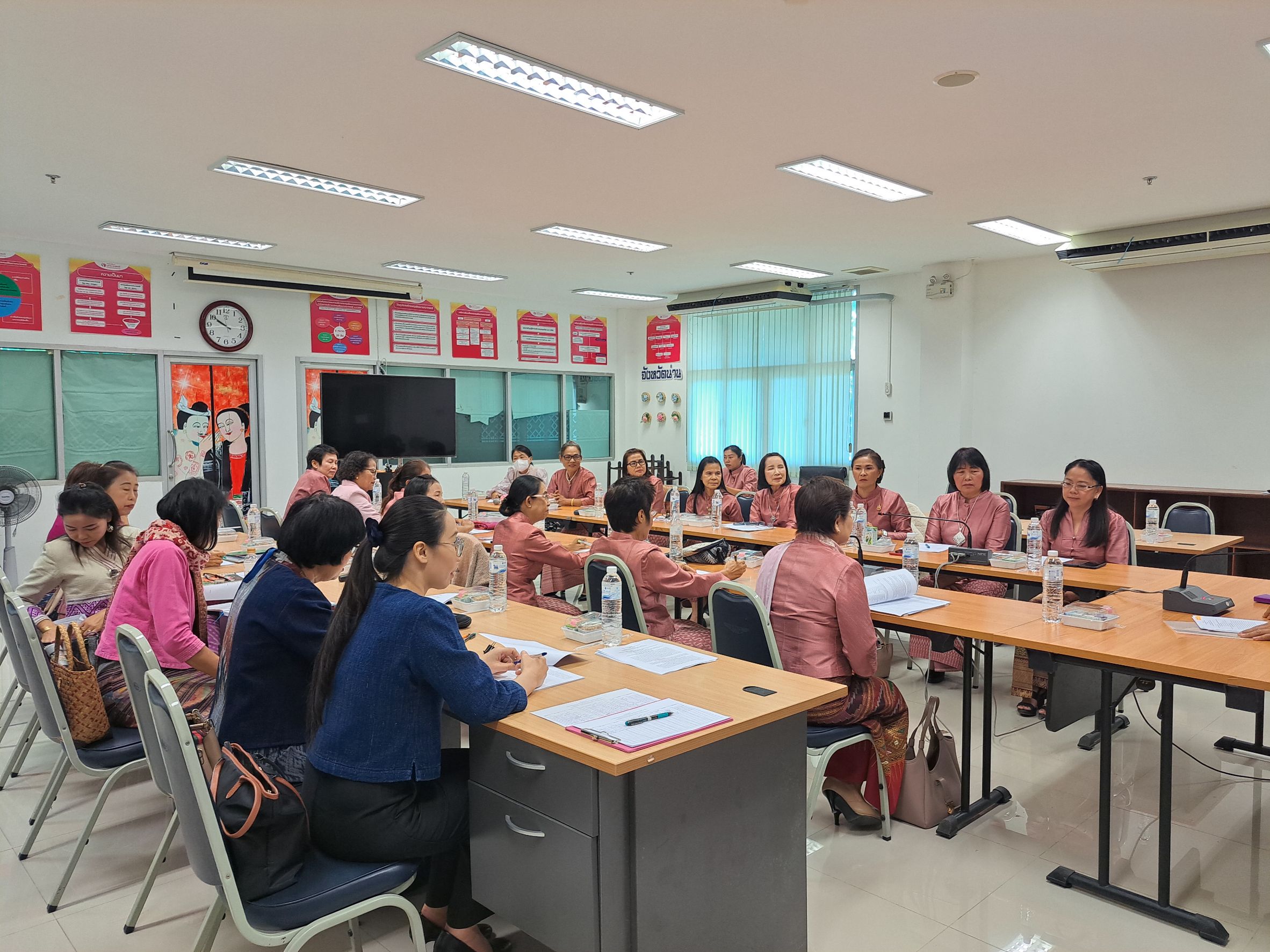 #น่านไม่เนิบ #NAN3FAST พัฒนาชุมชนน่าน ประชุมคณะกรรมการพัฒนาสตรีจังหวัด วางแผนขับเคลื่อนงานองค์กรสตรีปี 2568