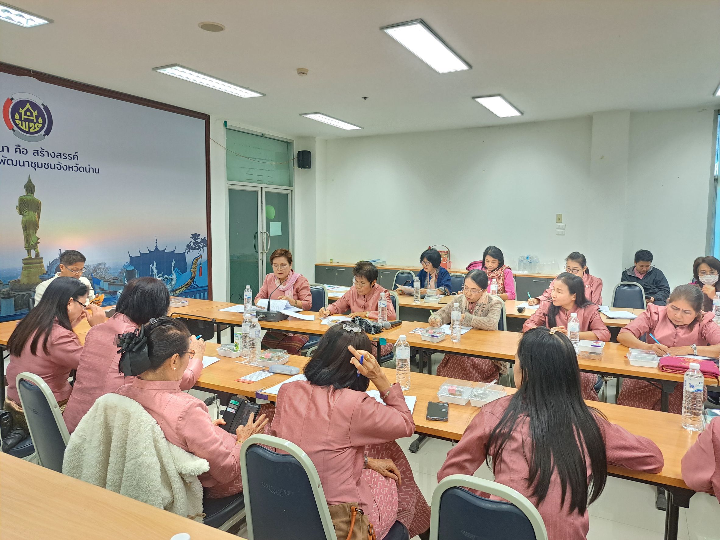 #น่านไม่เนิบ #NAN3FAST พัฒนาชุมชนน่าน ประชุมคณะกรรมการพัฒนาสตรีจังหวัด วางแผนขับเคลื่อนงานองค์กรสตรีปี 2568